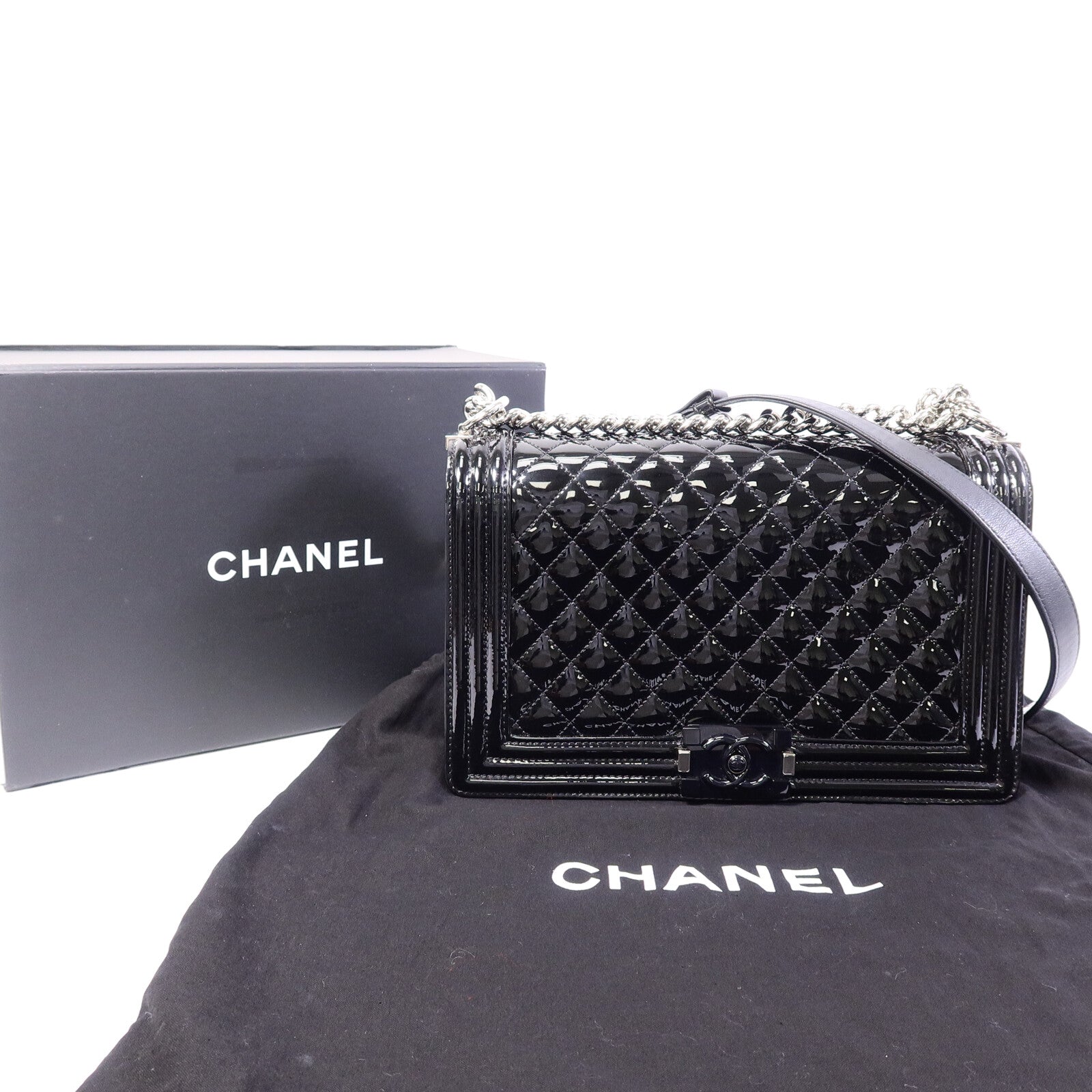 CHANEL 漆皮皮革Boy 28鏈帶肩背袋