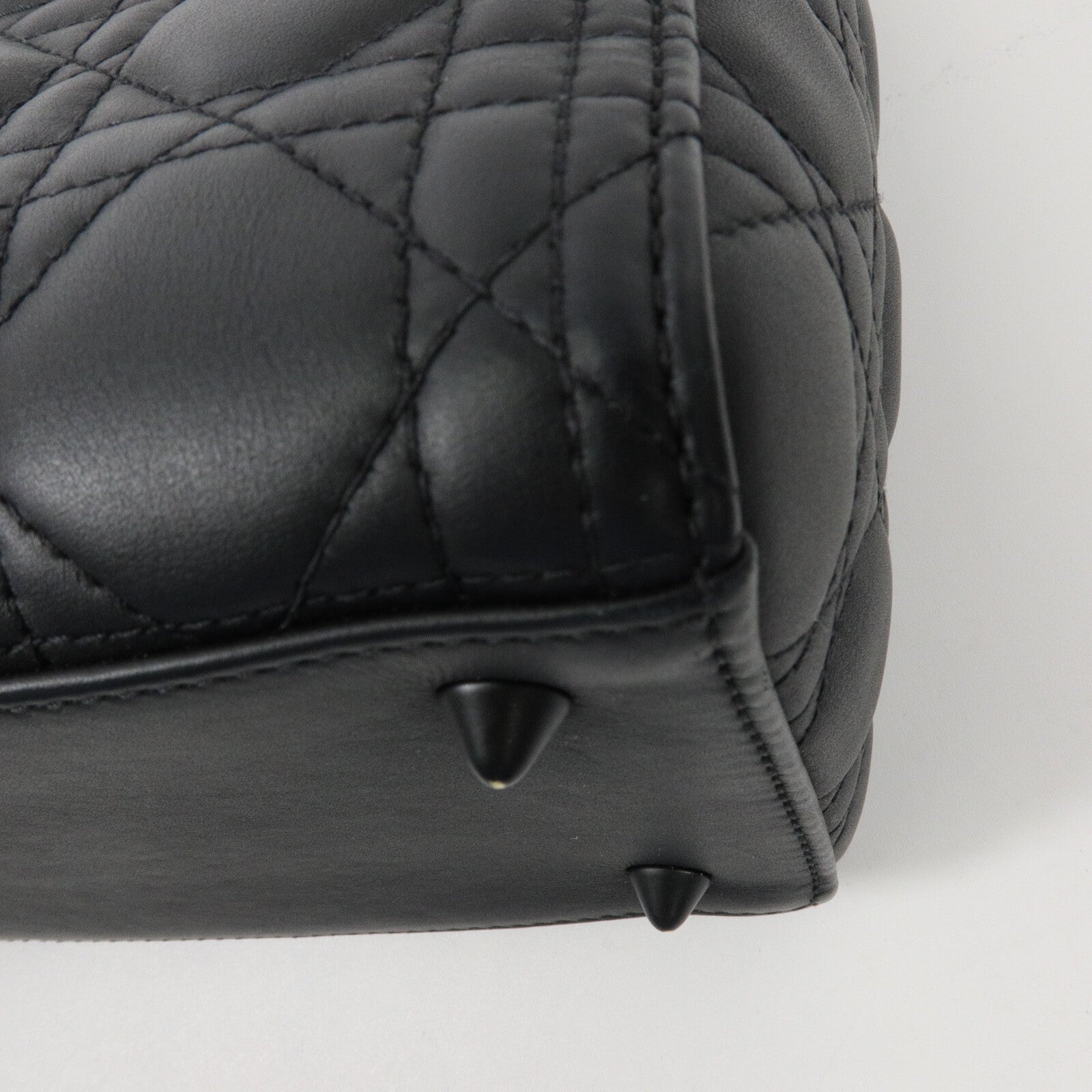 Dior 牛皮皮革Lady Dior Medium手挽肩背兩用袋