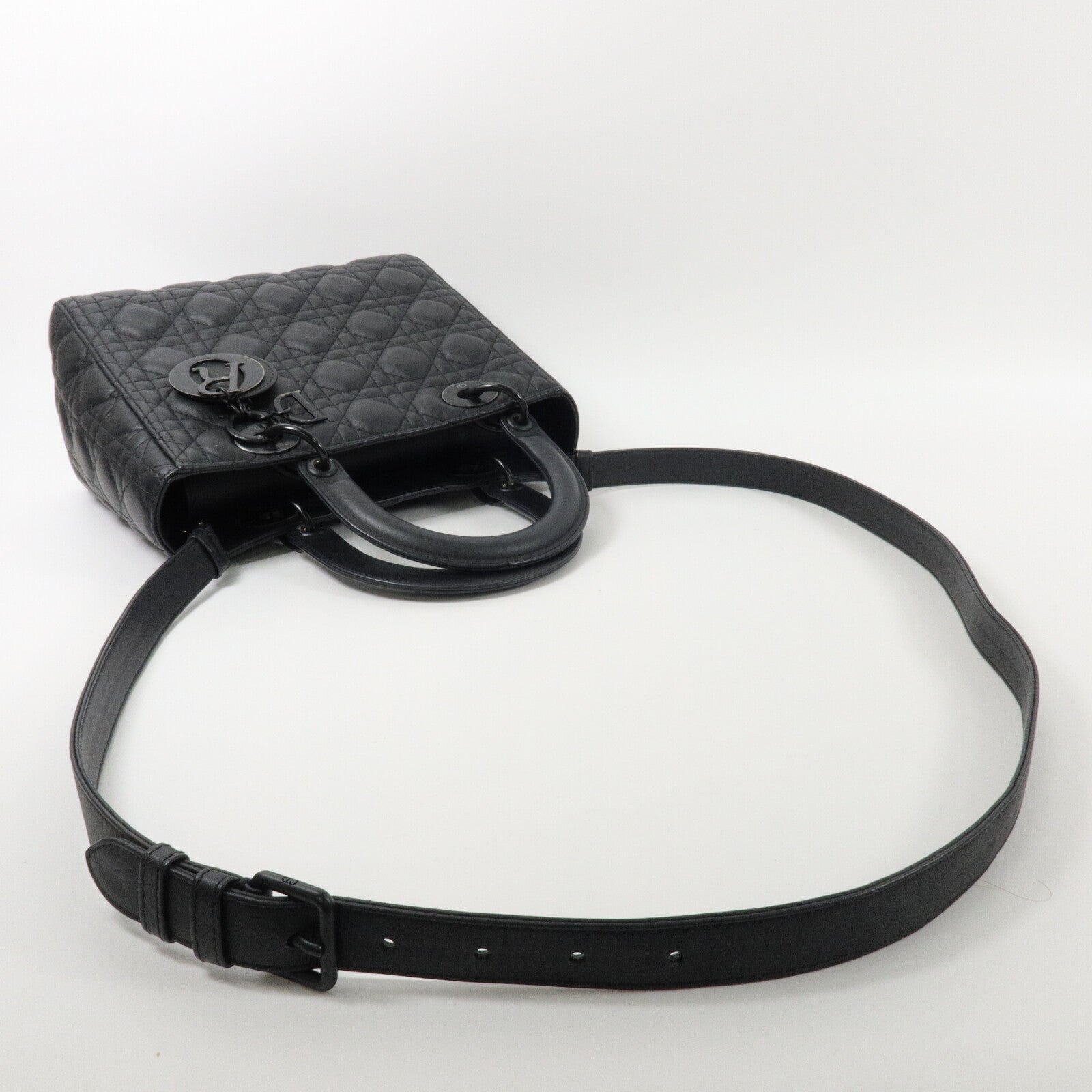 Dior 牛皮皮革Lady Dior Medium手挽肩背兩用袋