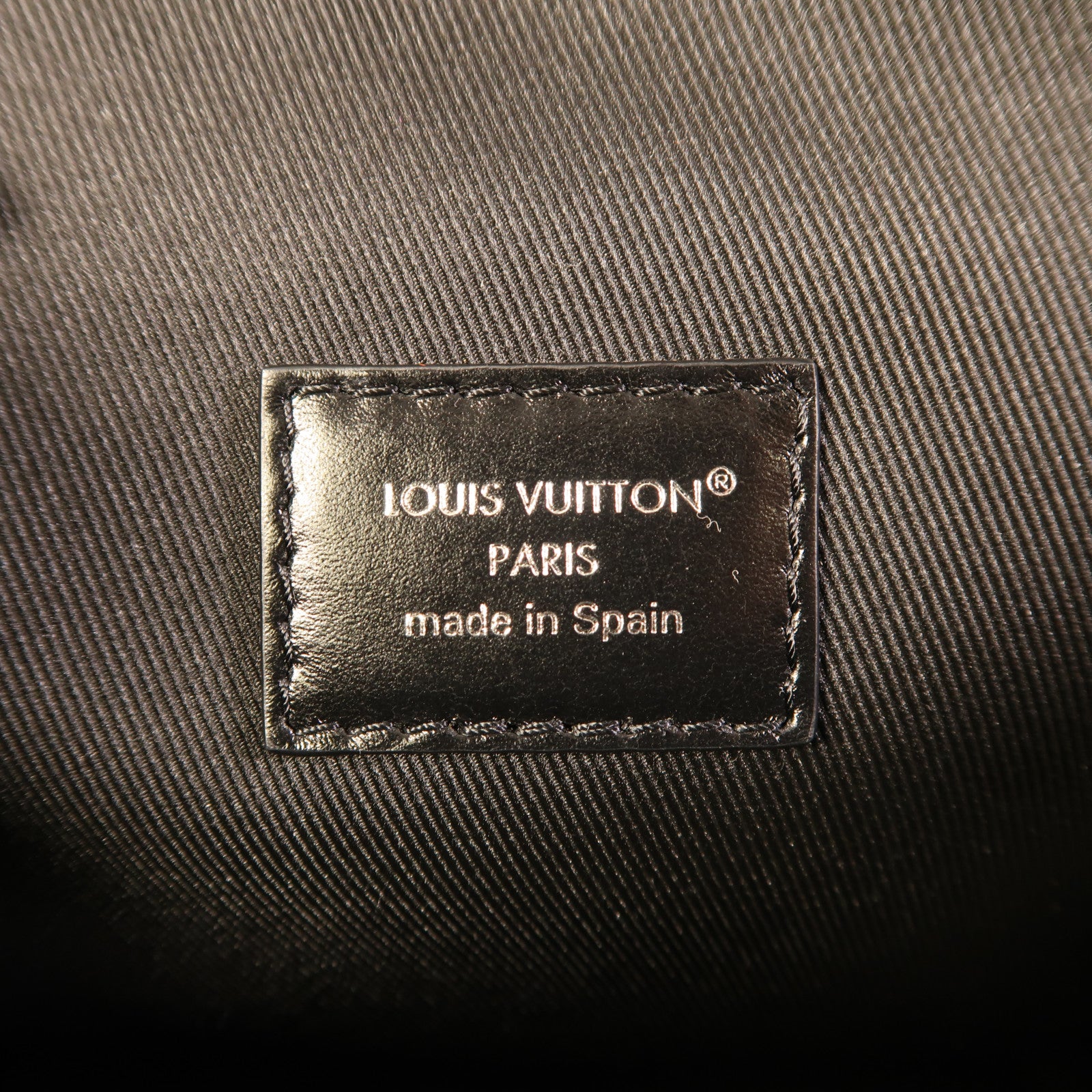 LOUIS VUITTON 牛皮皮革Cargo Wearable Wallet銀扣肩背袋