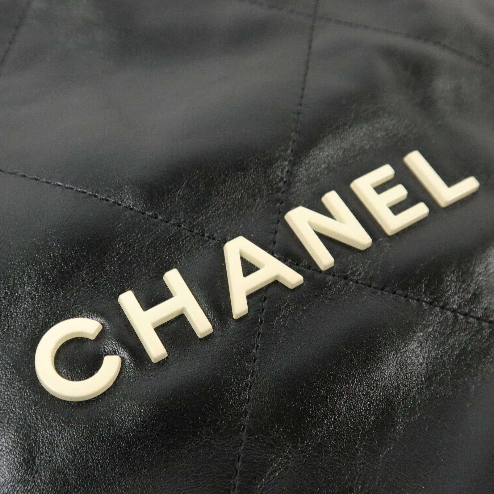 CHANEL 牛皮皮革C22 Medium鏈帶肩背袋