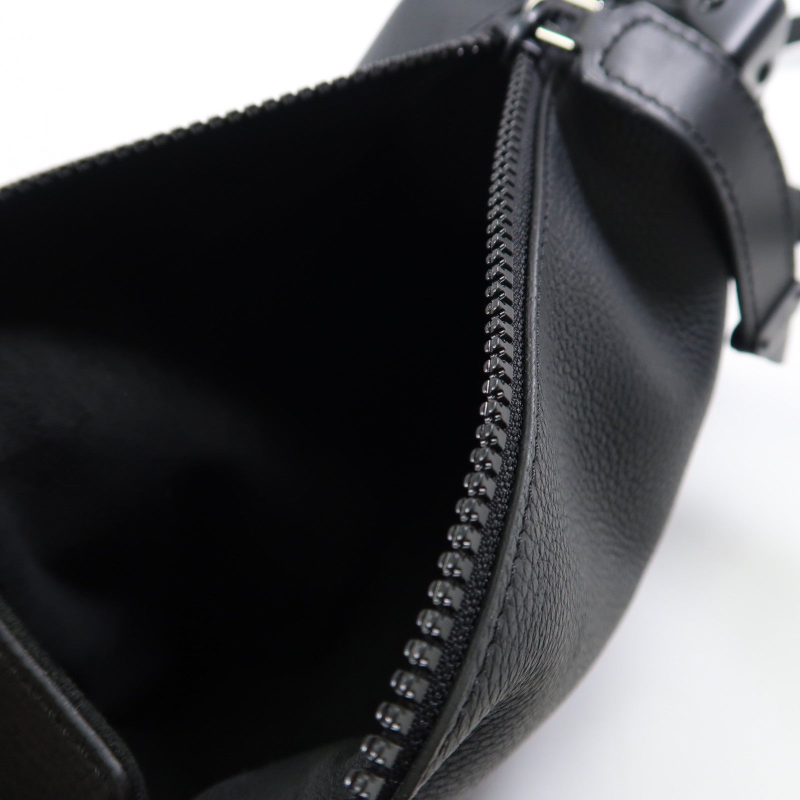 LOUIS VUITTON 牛皮皮革Side Trunk MM黑扣手挽肩背兩用袋