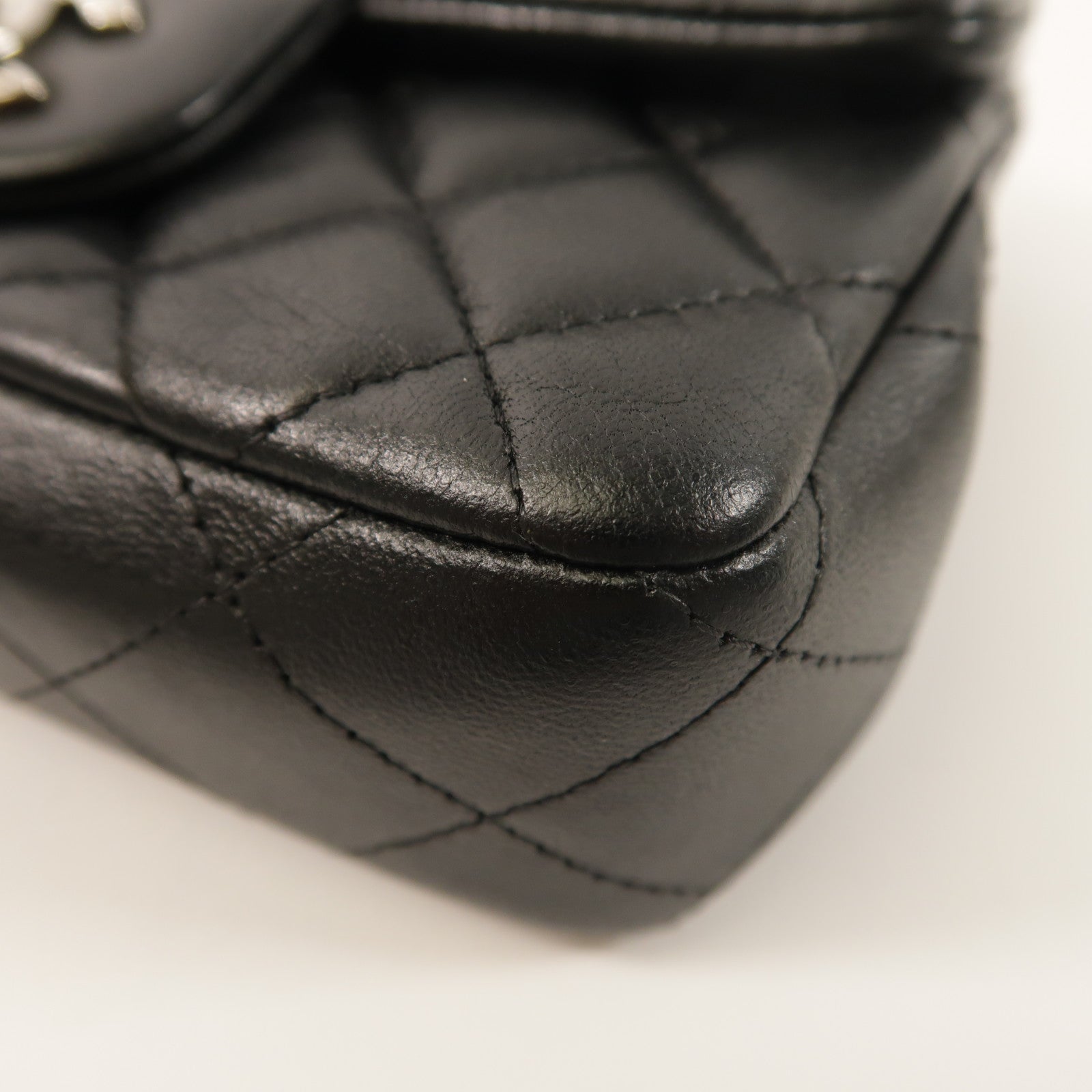 CHANEL 羊皮皮革Mini Flap Bag銀扣鏈帶肩背袋