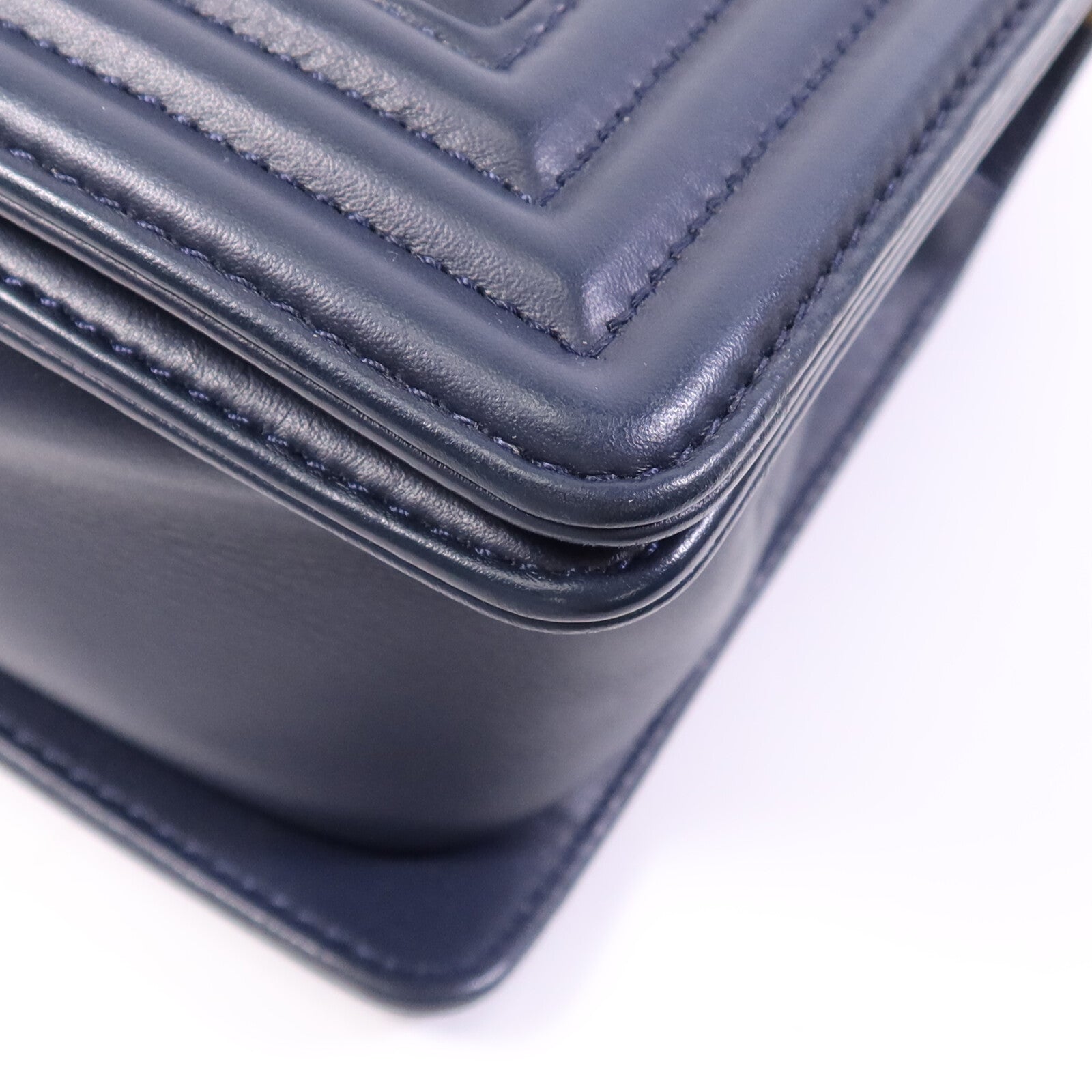 CHANEL 羊皮皮革Boy 25金扣鏈帶肩背袋