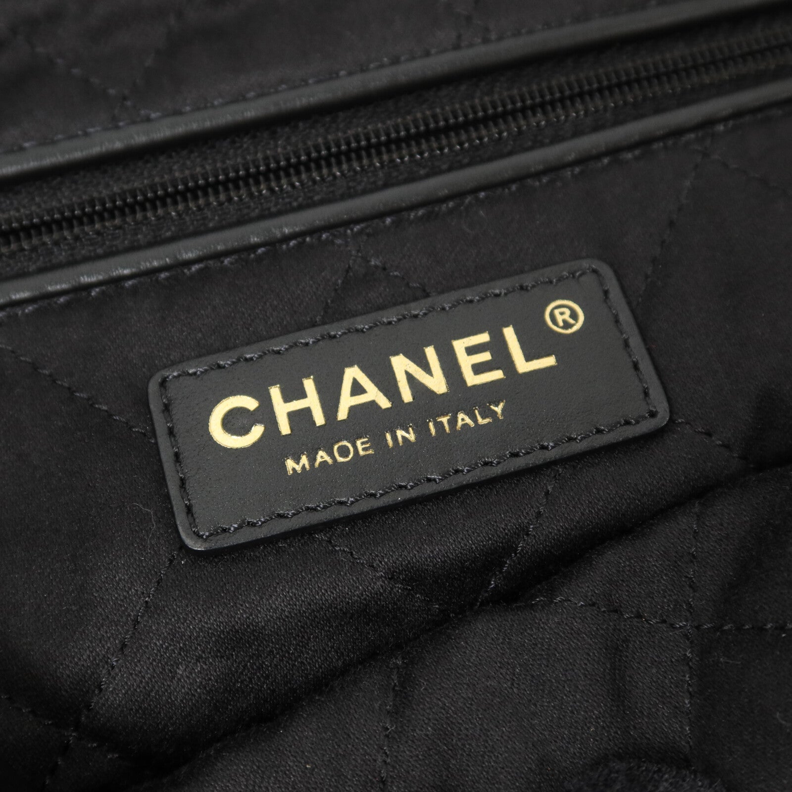 CHANEL 牛皮皮革C22 Medium鏈帶肩背袋