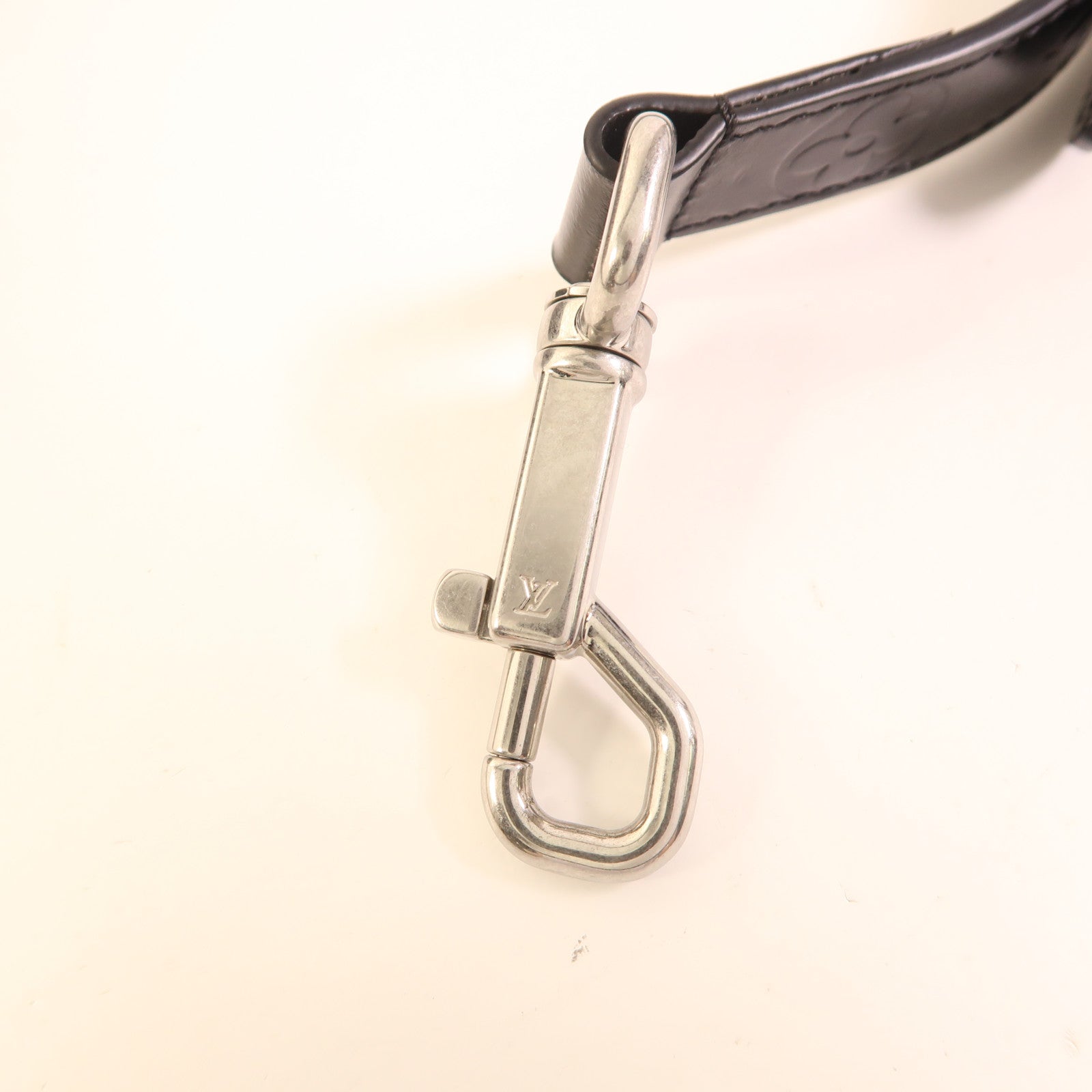 LOUIS VUITTON 牛皮皮革Cargo Wearable Wallet銀扣肩背袋
