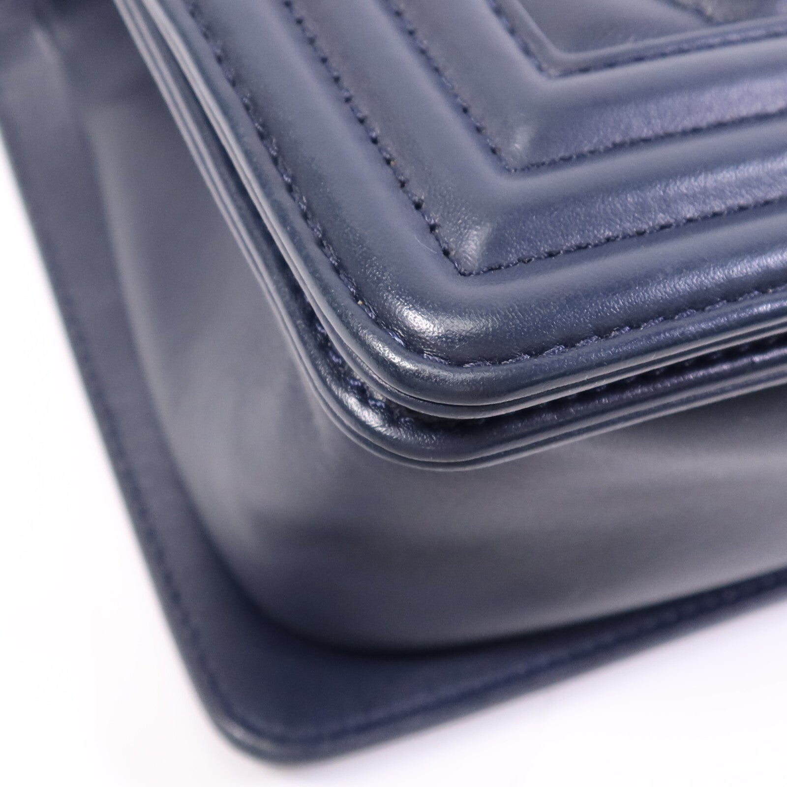 CHANEL 羊皮皮革Boy 25金扣鏈帶肩背袋