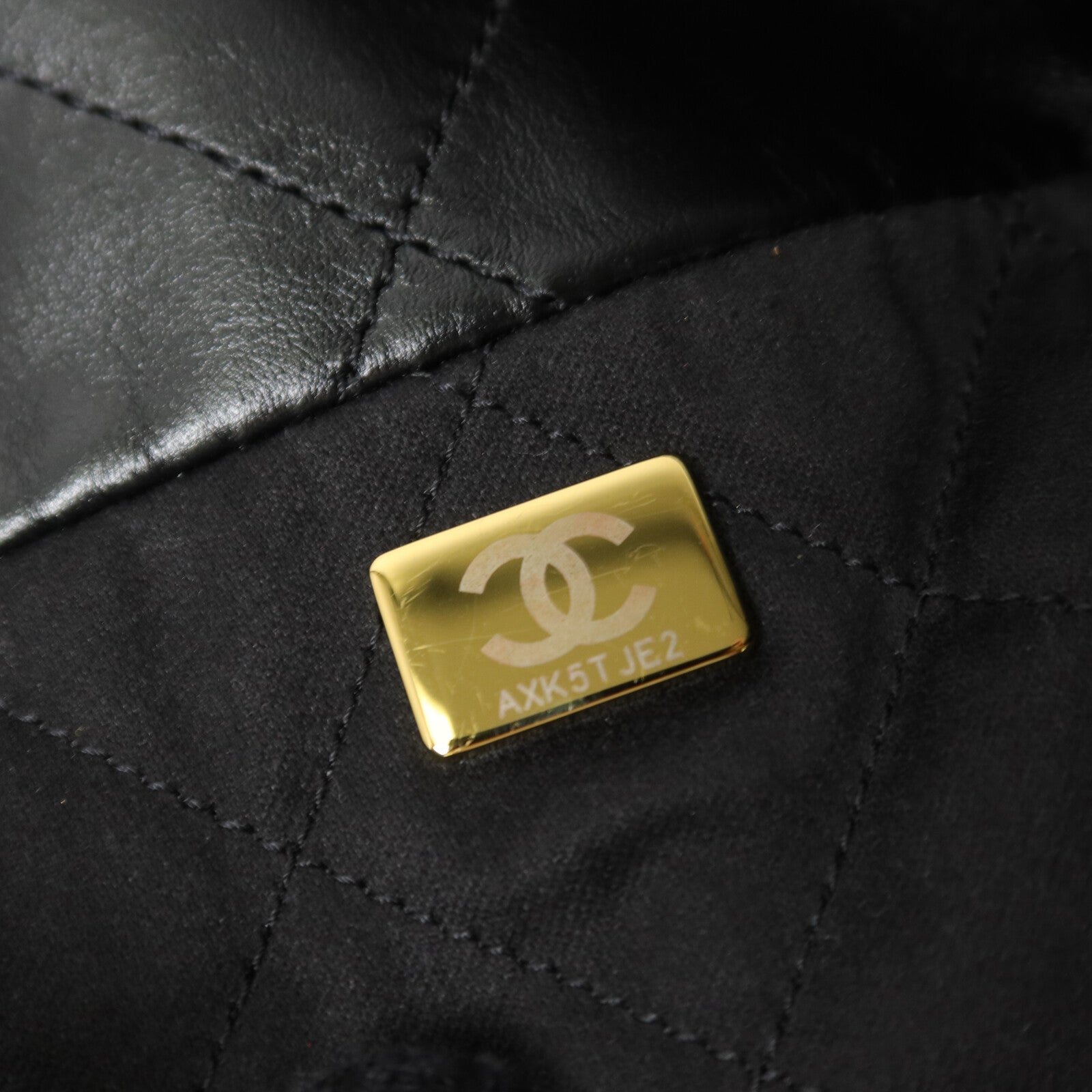 CHANEL 牛皮皮革C22 Medium鏈帶肩背袋