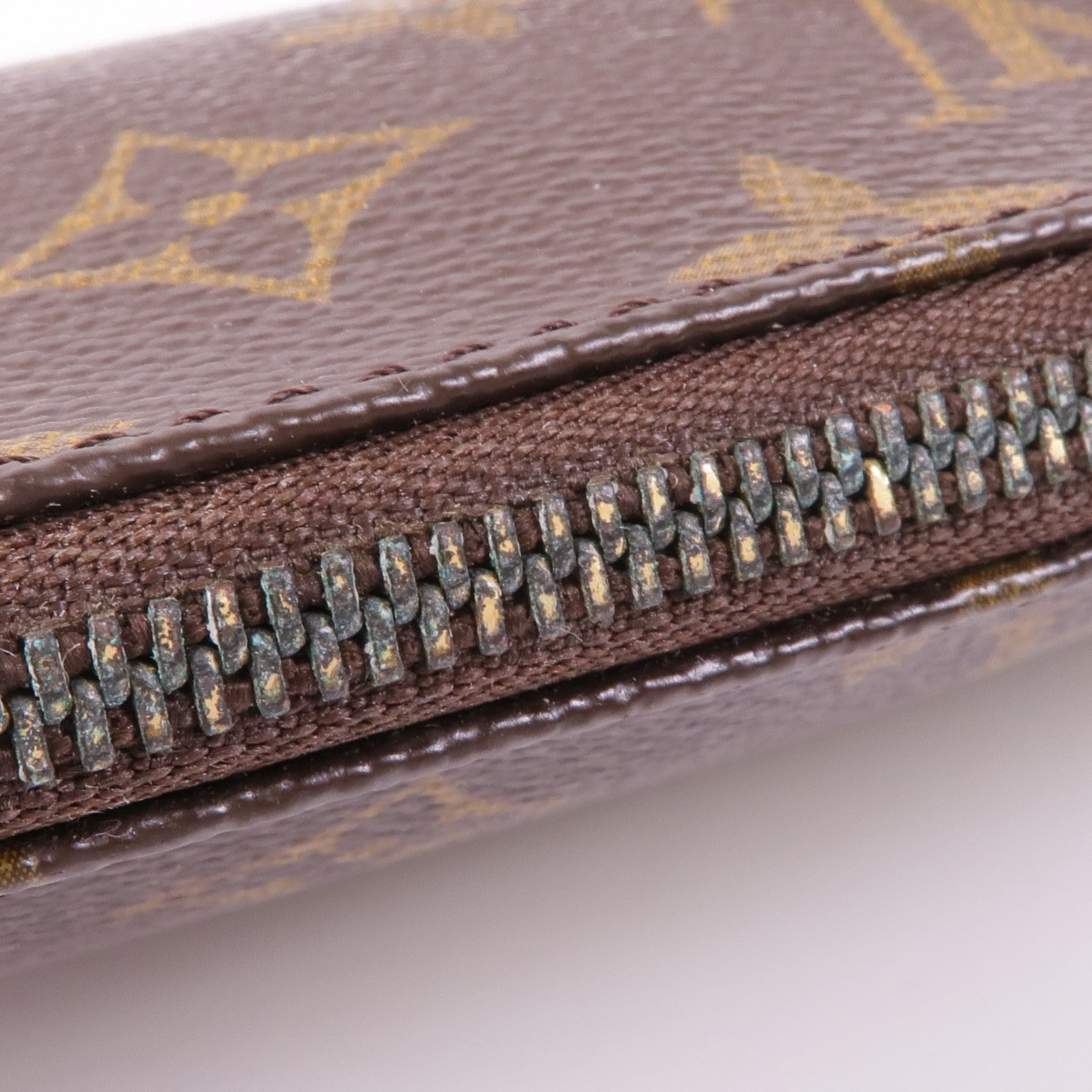 LOUIS VUITTON Monogram Pochette Accessoires金扣手挽袋棕色