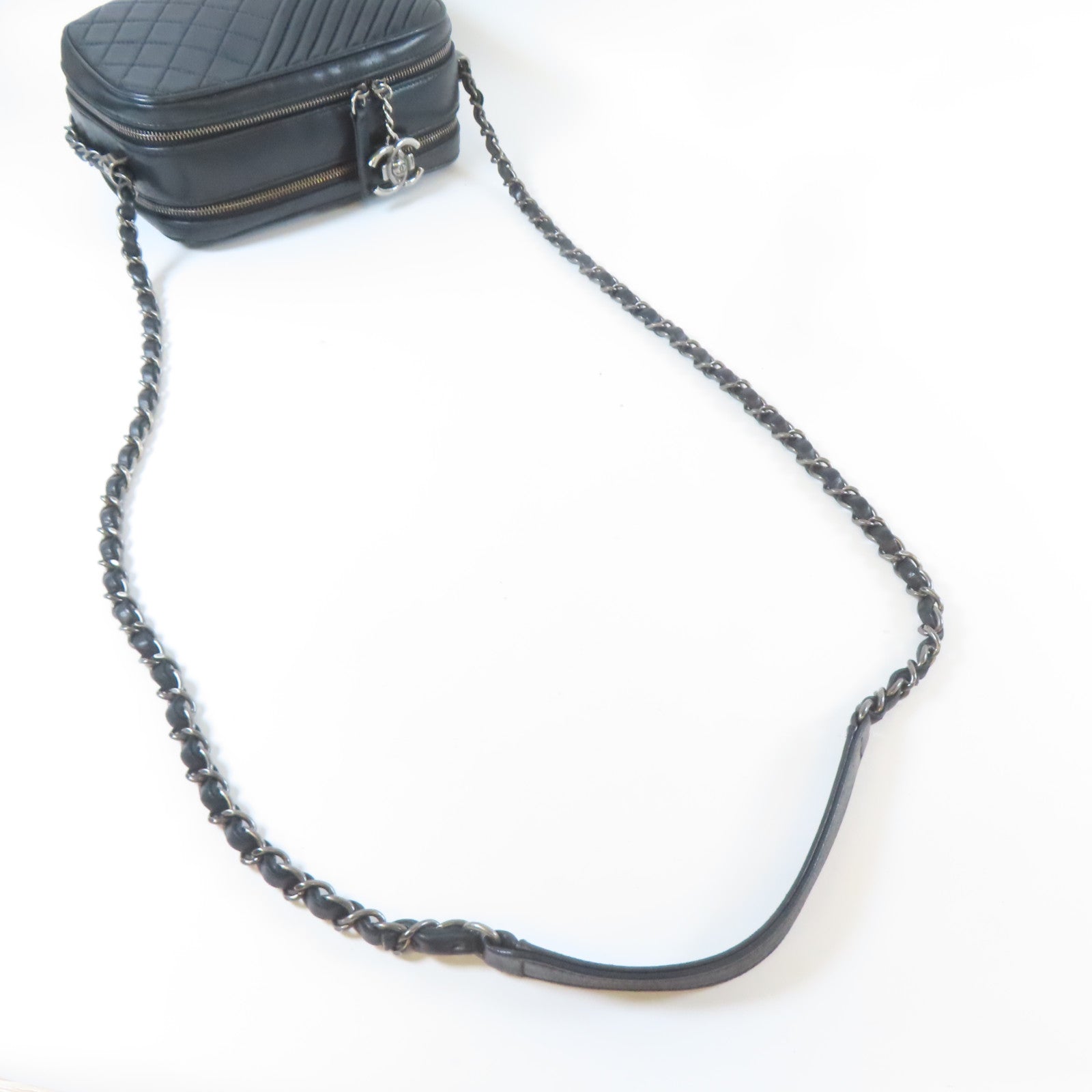 CHANEL 【激減優惠】菱格/斜紋牛皮皮革Chain Shoulder銀扣鏈帶肩背袋黑色