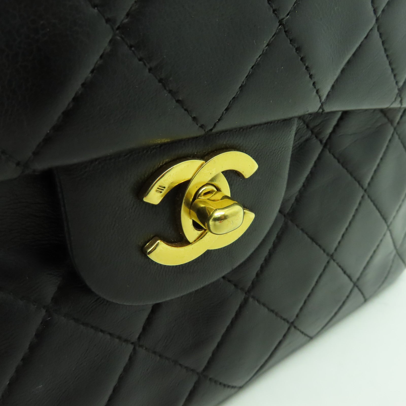 CHANEL 菱格羊皮皮革Vintage Shoulder金扣肩背袋黑色