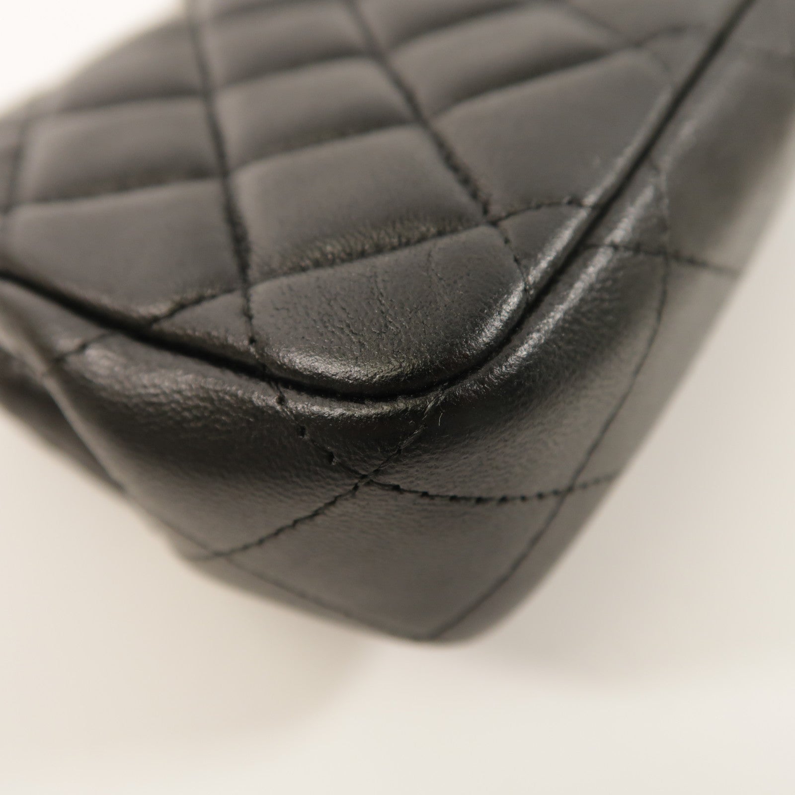 CHANEL 羊皮皮革Mini Flap Bag銀扣鏈帶肩背袋