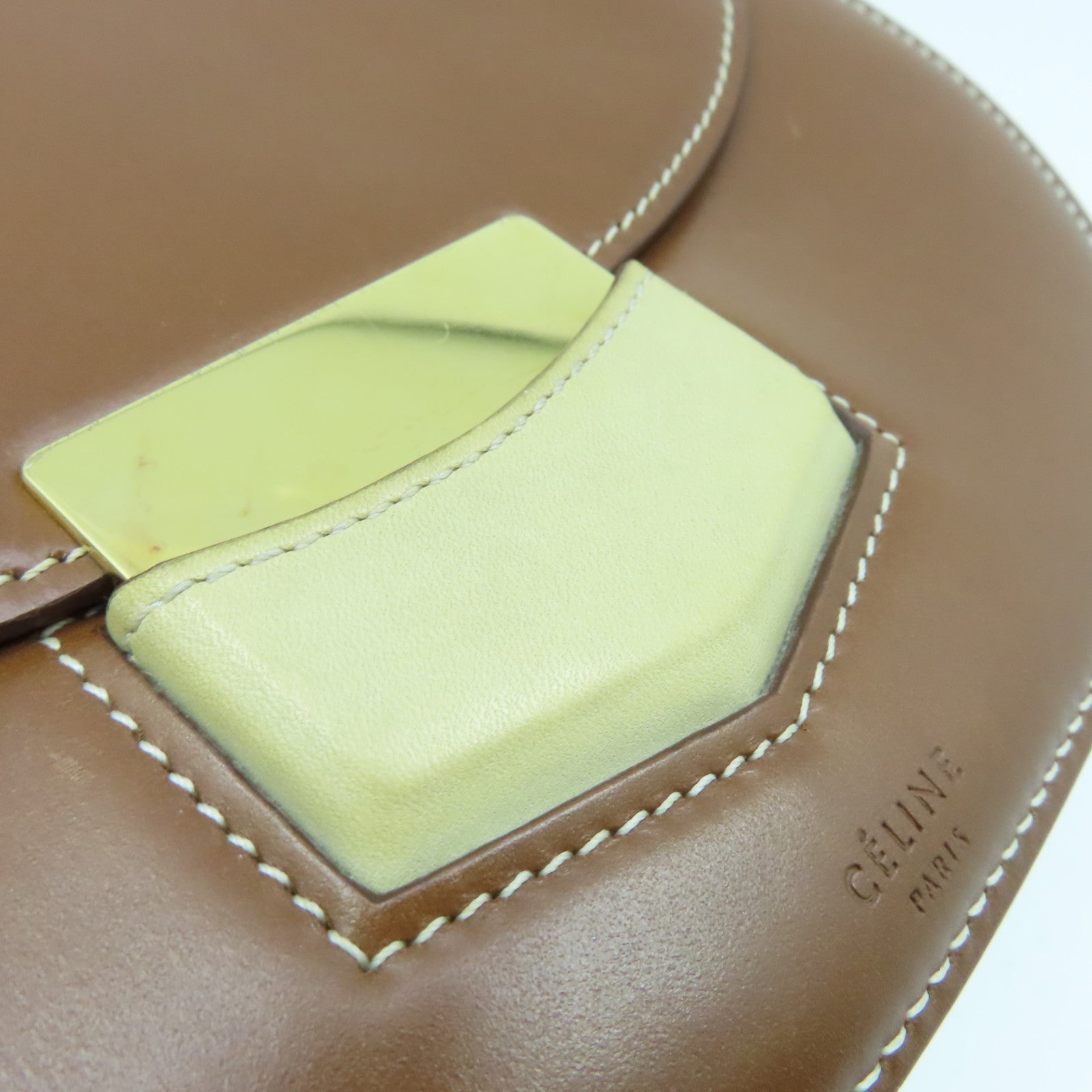CELINE 牛皮皮革Small Trotteur金扣肩背袋啡色/淡黄色