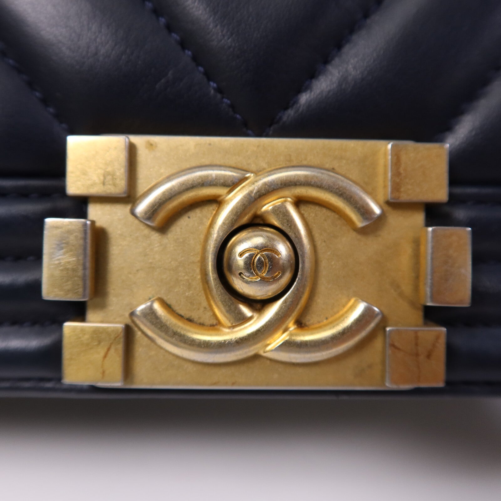 CHANEL 羊皮皮革Boy 25金扣鏈帶肩背袋