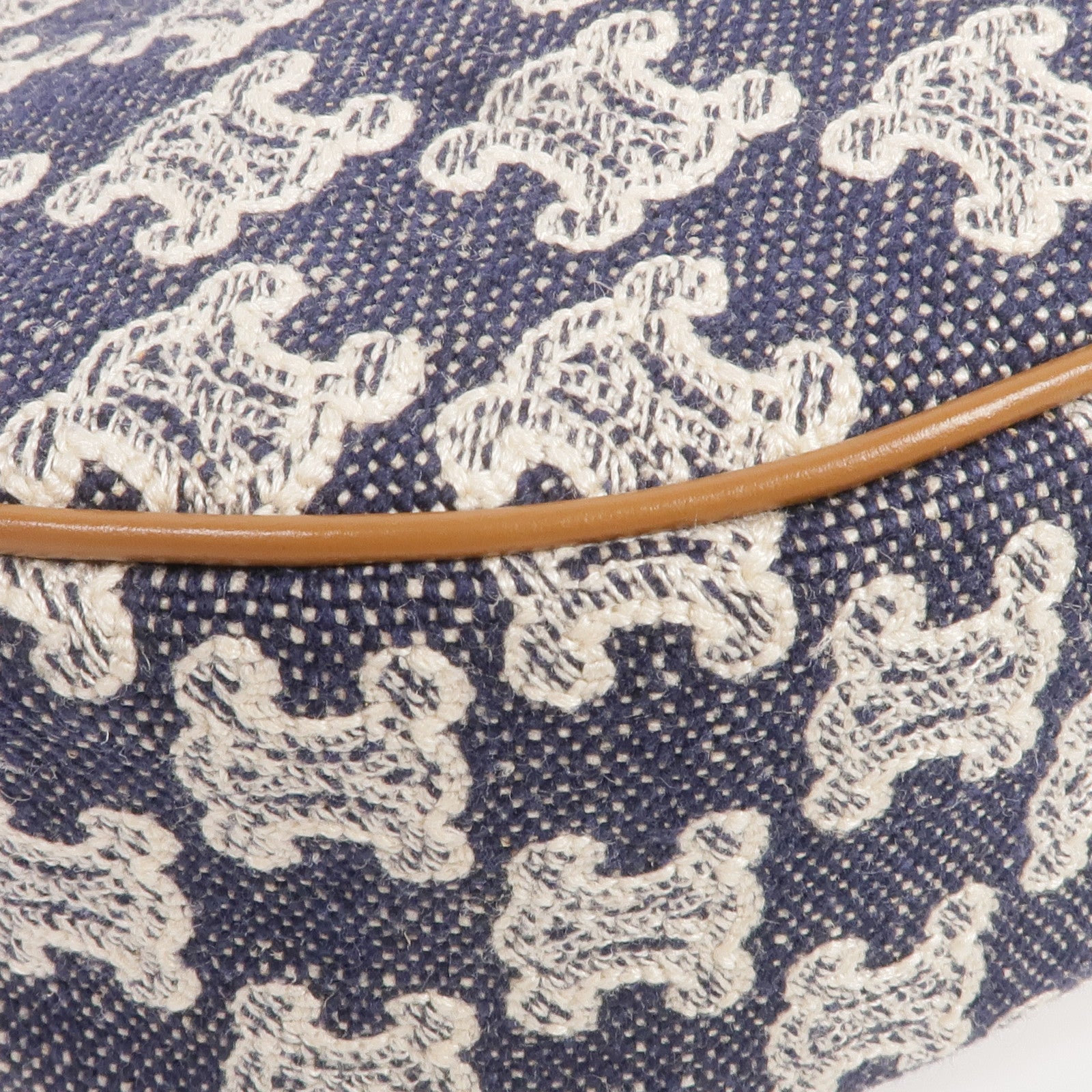 CELINE 牛仔布AVA金扣肩背袋