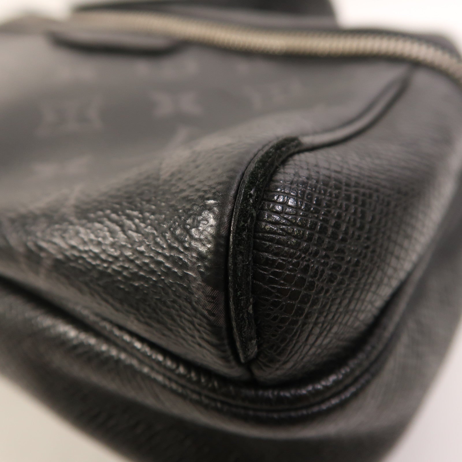 LOUIS VUITTON Monogram Eclipse/Taiga Outdoor Messenger銀扣肩背袋