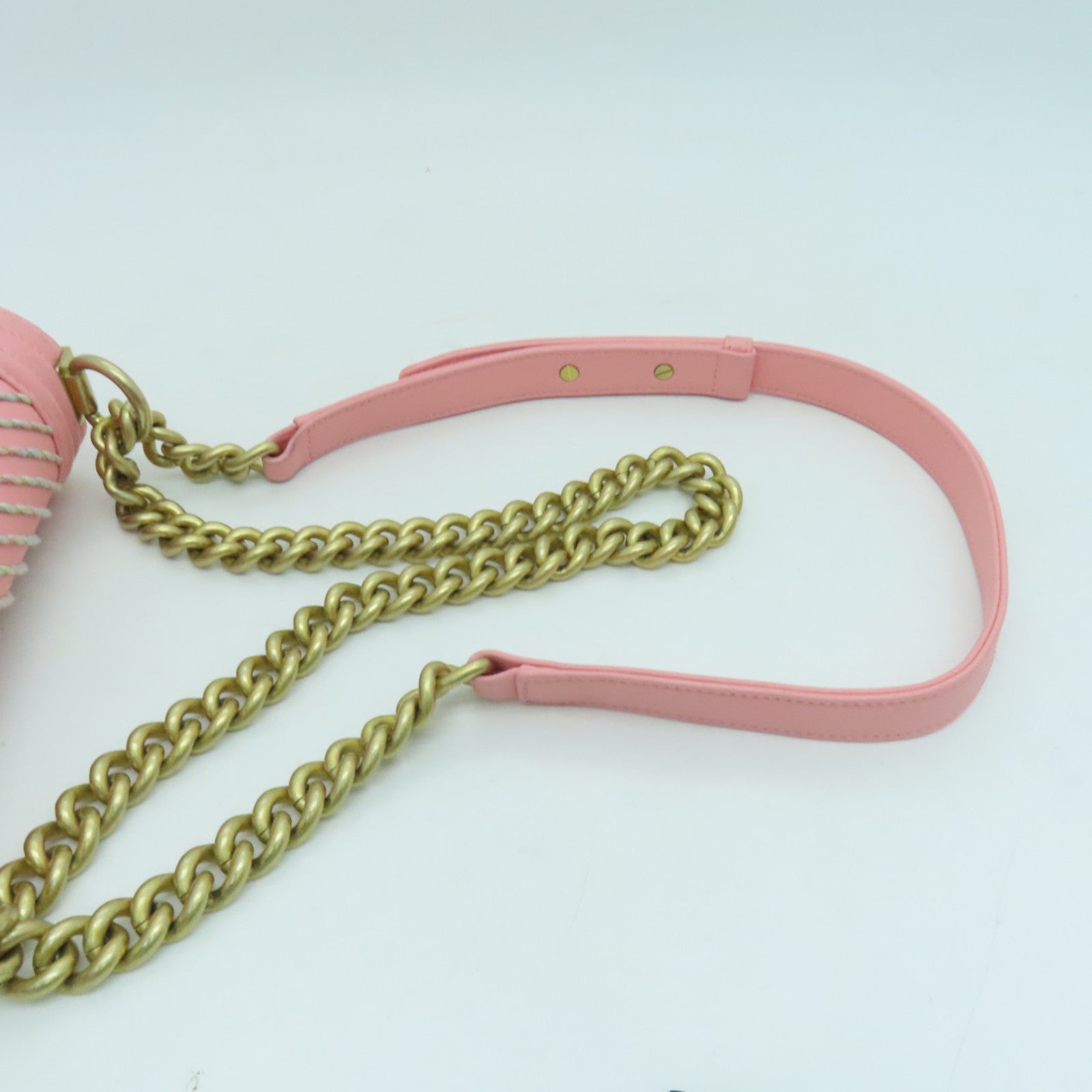 CHANEL 斜纹牛皮皮革Boy 20cm金扣肩背袋粉红色