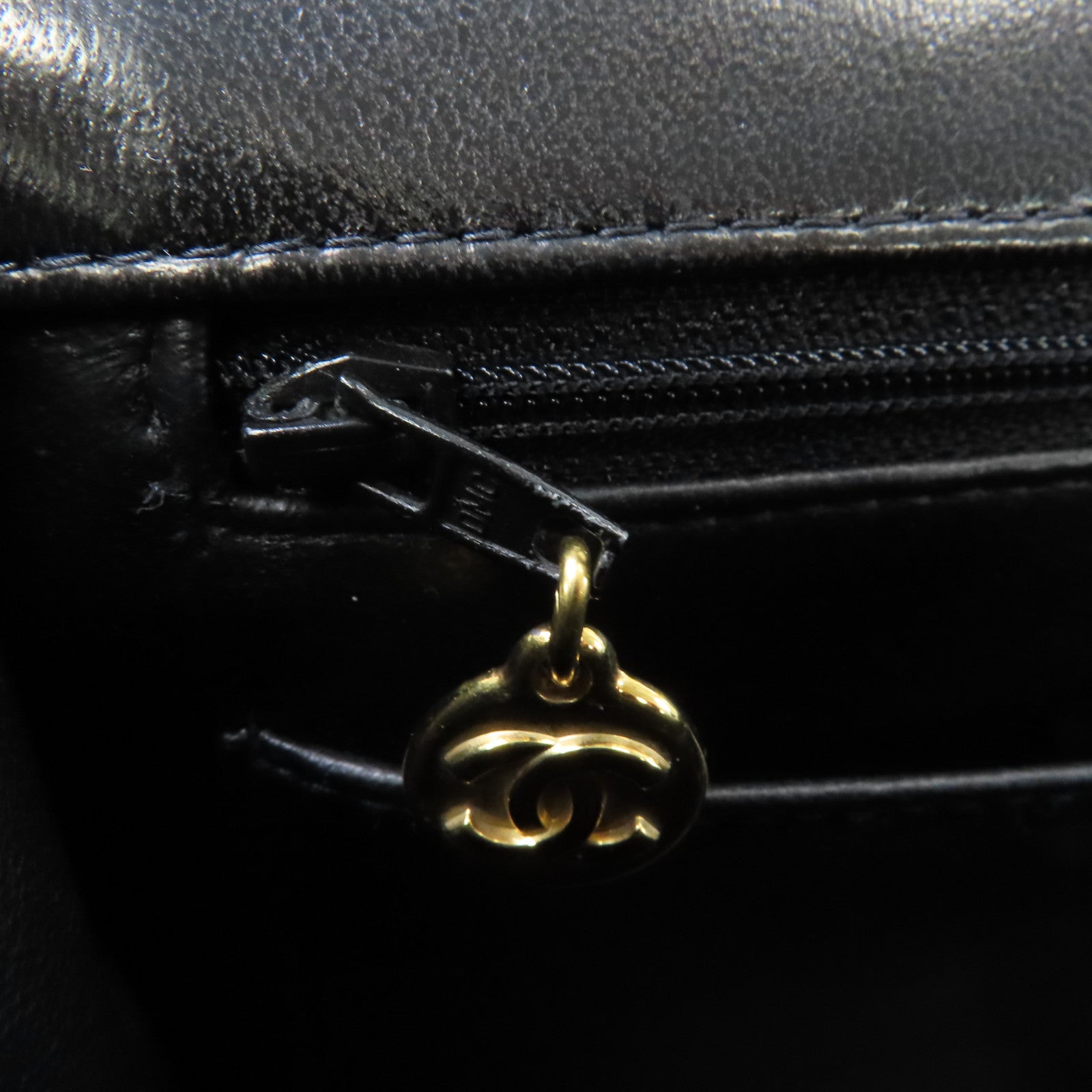 CHANEL 菱格牛皮皮革Chain Shoulder Bag金扣鏈帶肩背袋黑色