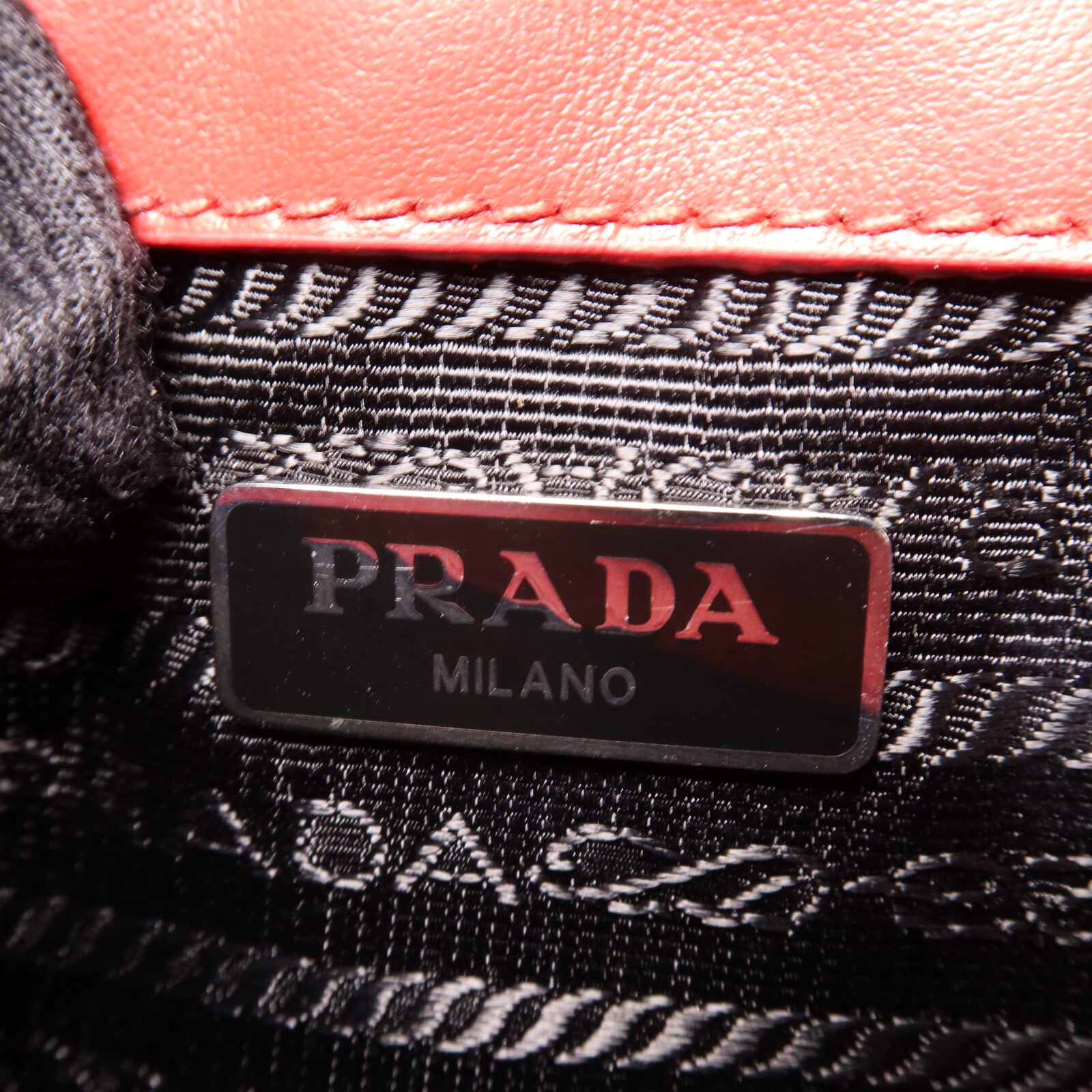 PRADA 牛皮皮革Chain Shoulder Bag鏈帶肩背袋
