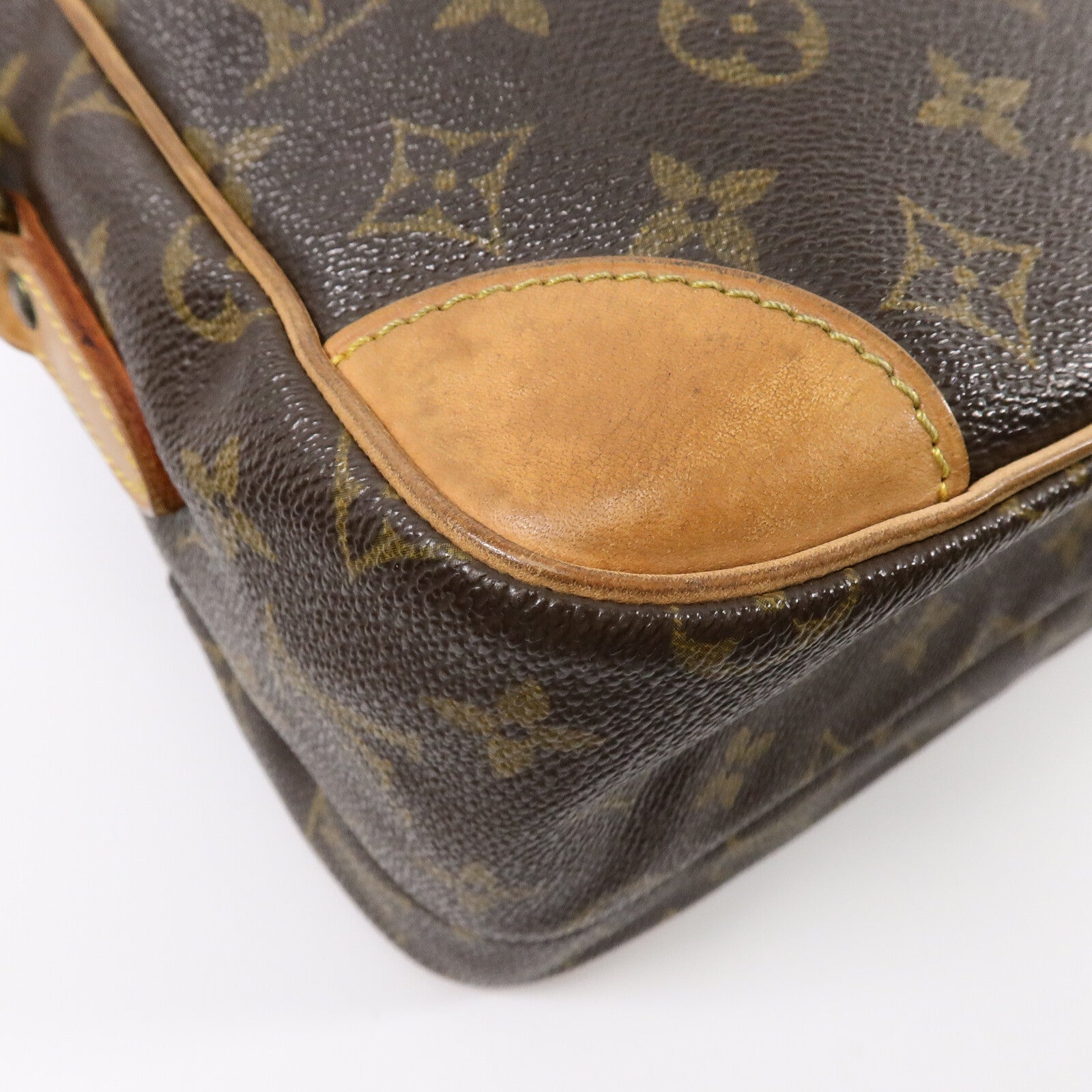 LOUIS VUITTON 【激減優惠】Monogram Nile肩背袋