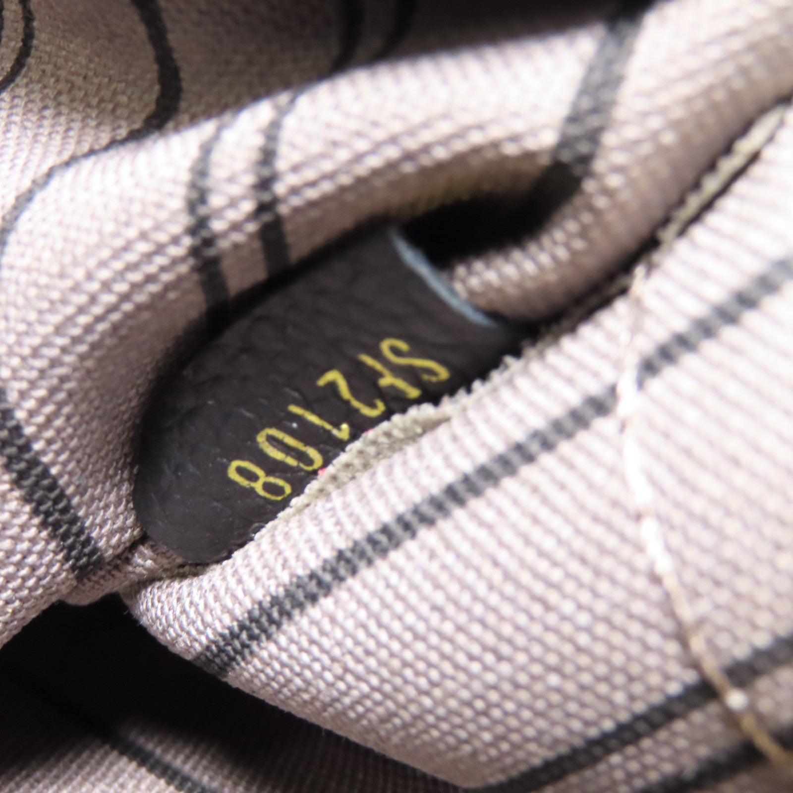 LOUIS VUITTON Monogram Empreinte Montaigne MM金扣手挽肩背兩用袋黑色