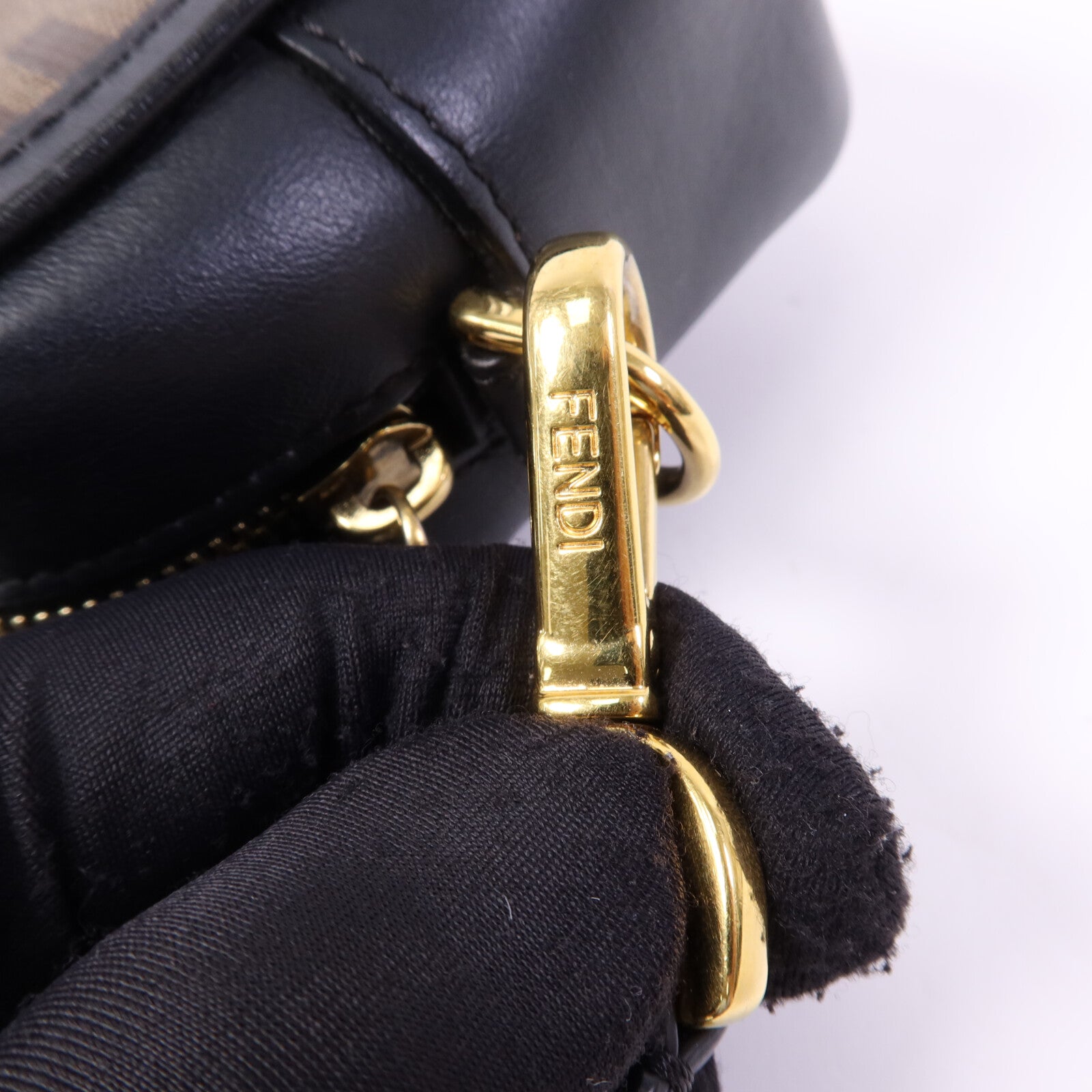 FENDI 塗層帆布Shoulder Bag金扣肩背袋