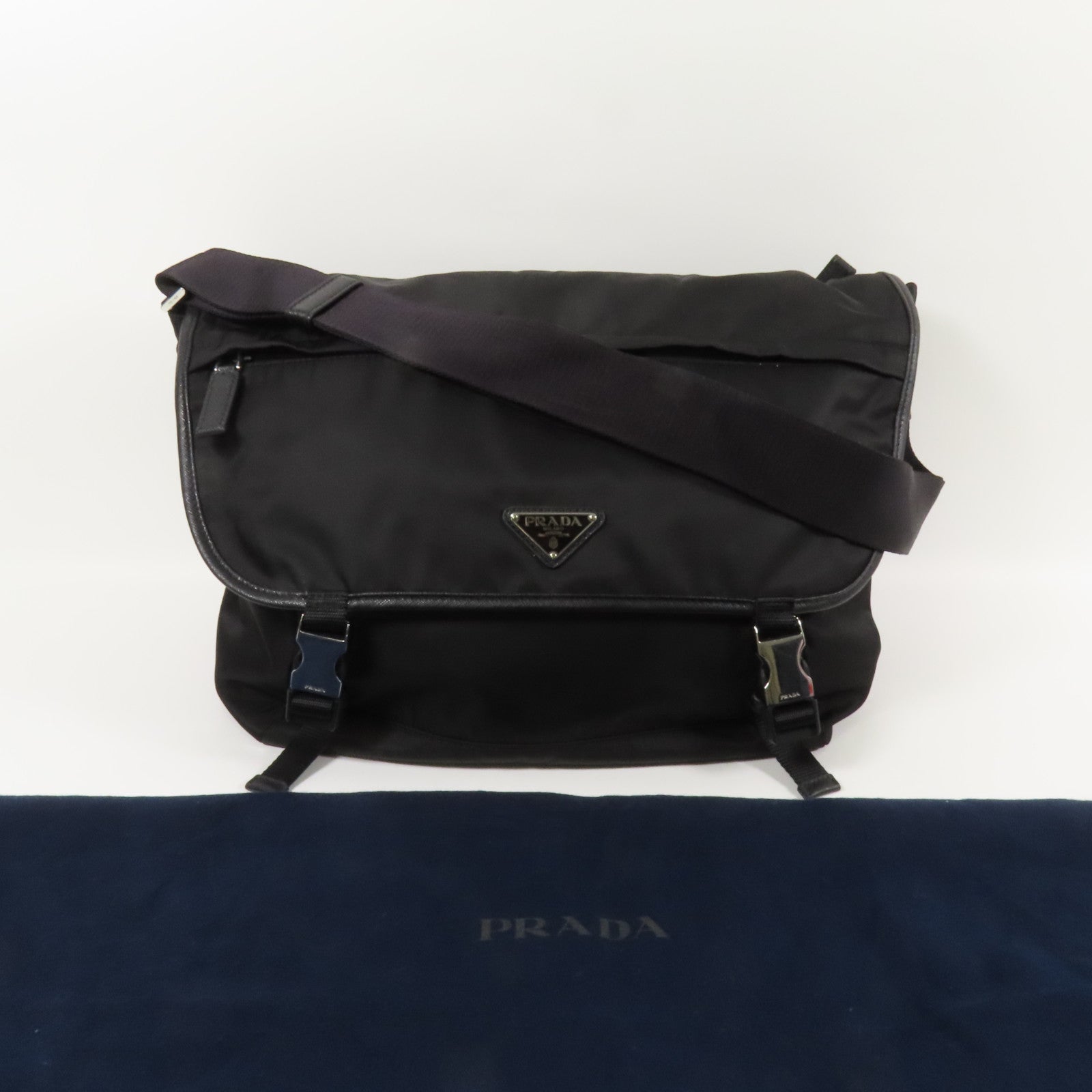 PRADA 尼龍Re-Nylon銀扣肩背袋