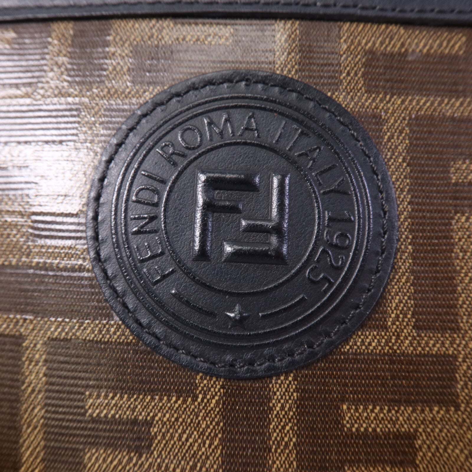 FENDI 塗層帆布Shoulder Bag金扣肩背袋