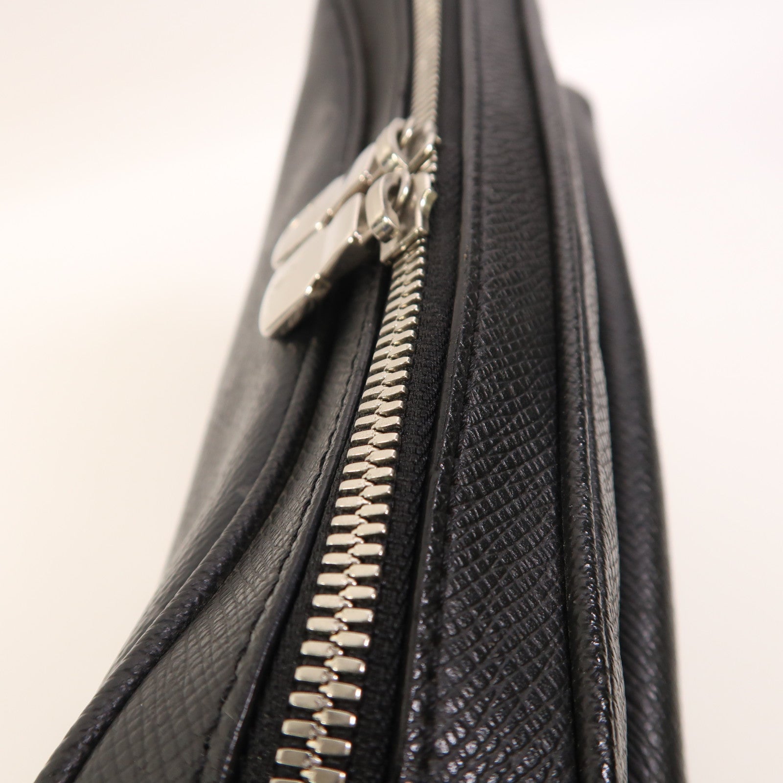 LOUIS VUITTON Monogram Eclipse/Taiga Outdoor Messenger銀扣肩背袋