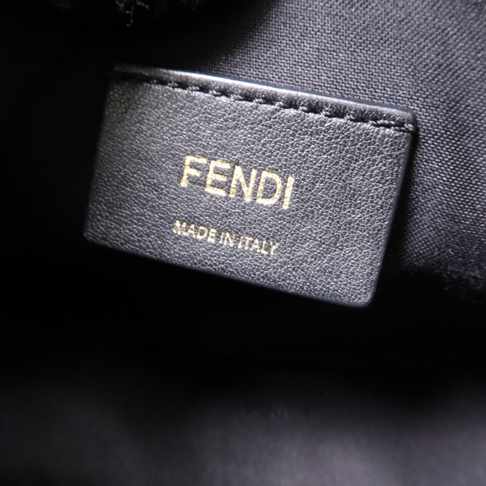 FENDI 塗層帆布Shoulder Bag金扣肩背袋