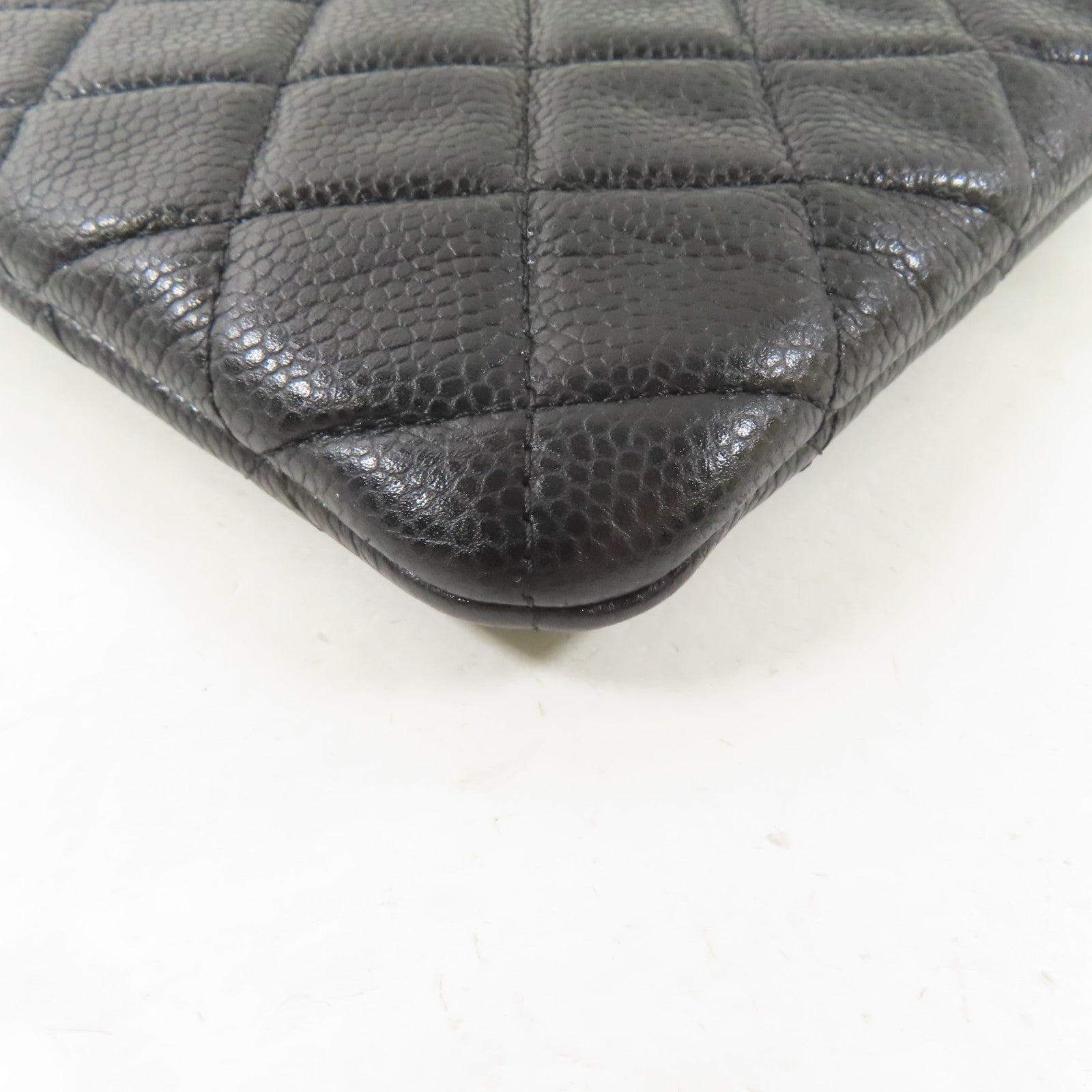 CHANEL 牛皮皮革Pouch金扣手拿包黑色/棕色