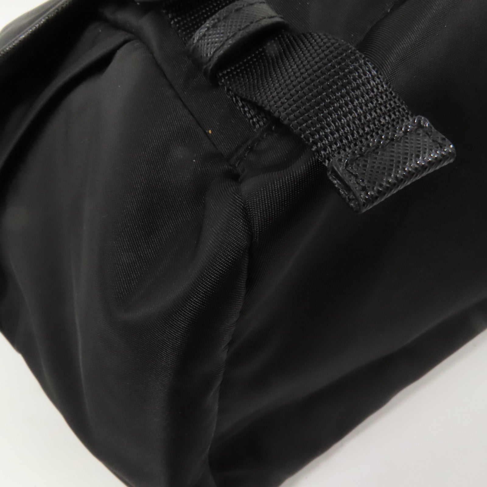 PRADA 尼龍Re-Nylon銀扣肩背袋