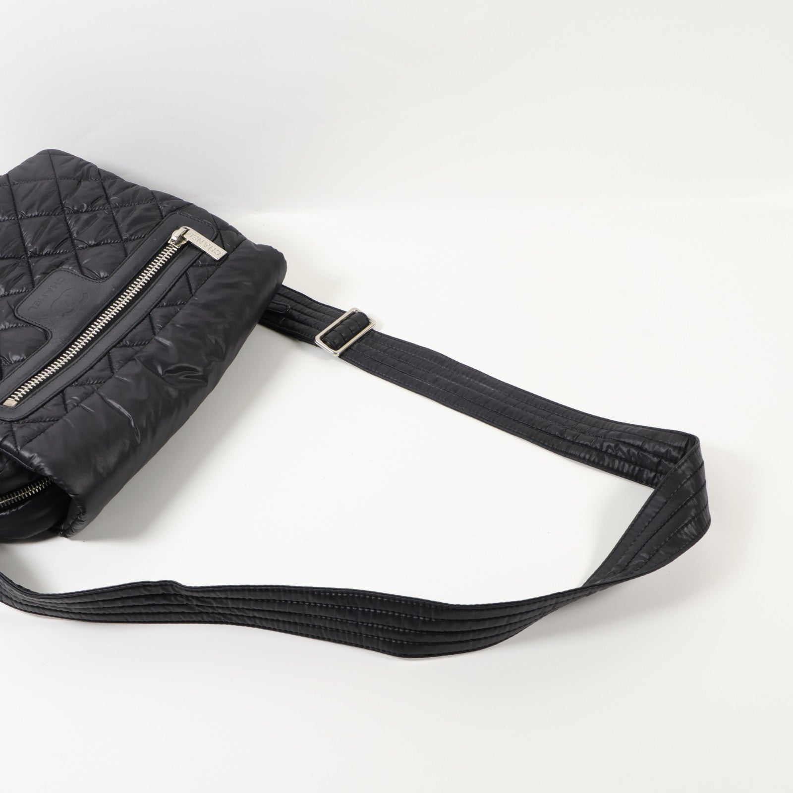 CHANEL 尼龍Coco Cocoon Messenger銀扣肩背袋