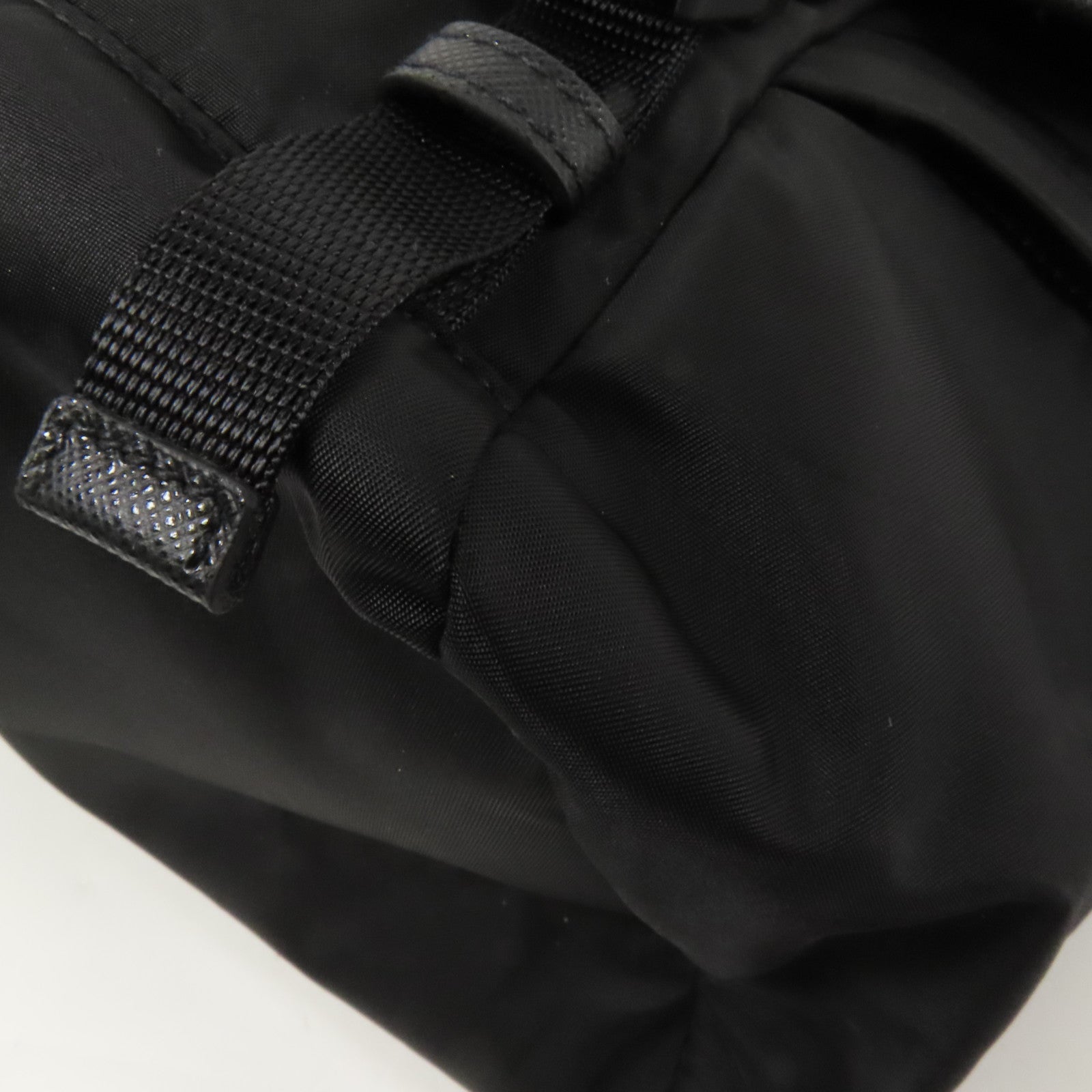 PRADA 尼龍Re-Nylon銀扣肩背袋