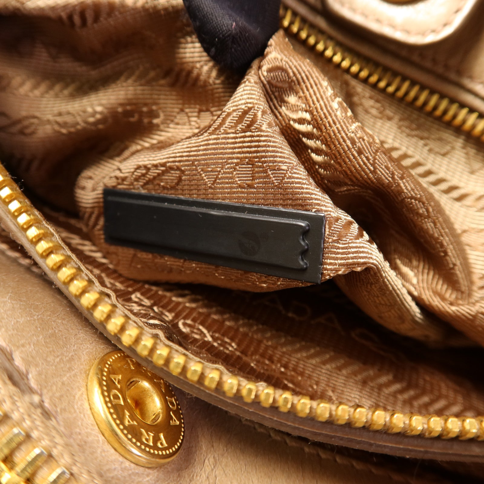 PRADA 牛皮皮革2 Way Shoulder金扣手挽肩背兩用袋