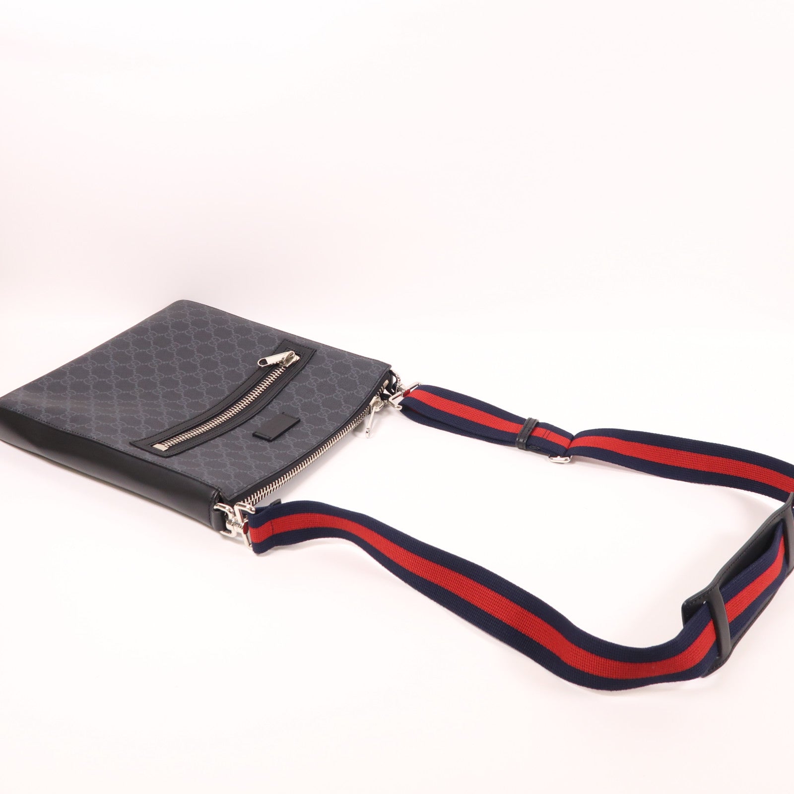 GUCCI 塗層帆布Medium Messenger Bag銀扣肩背袋