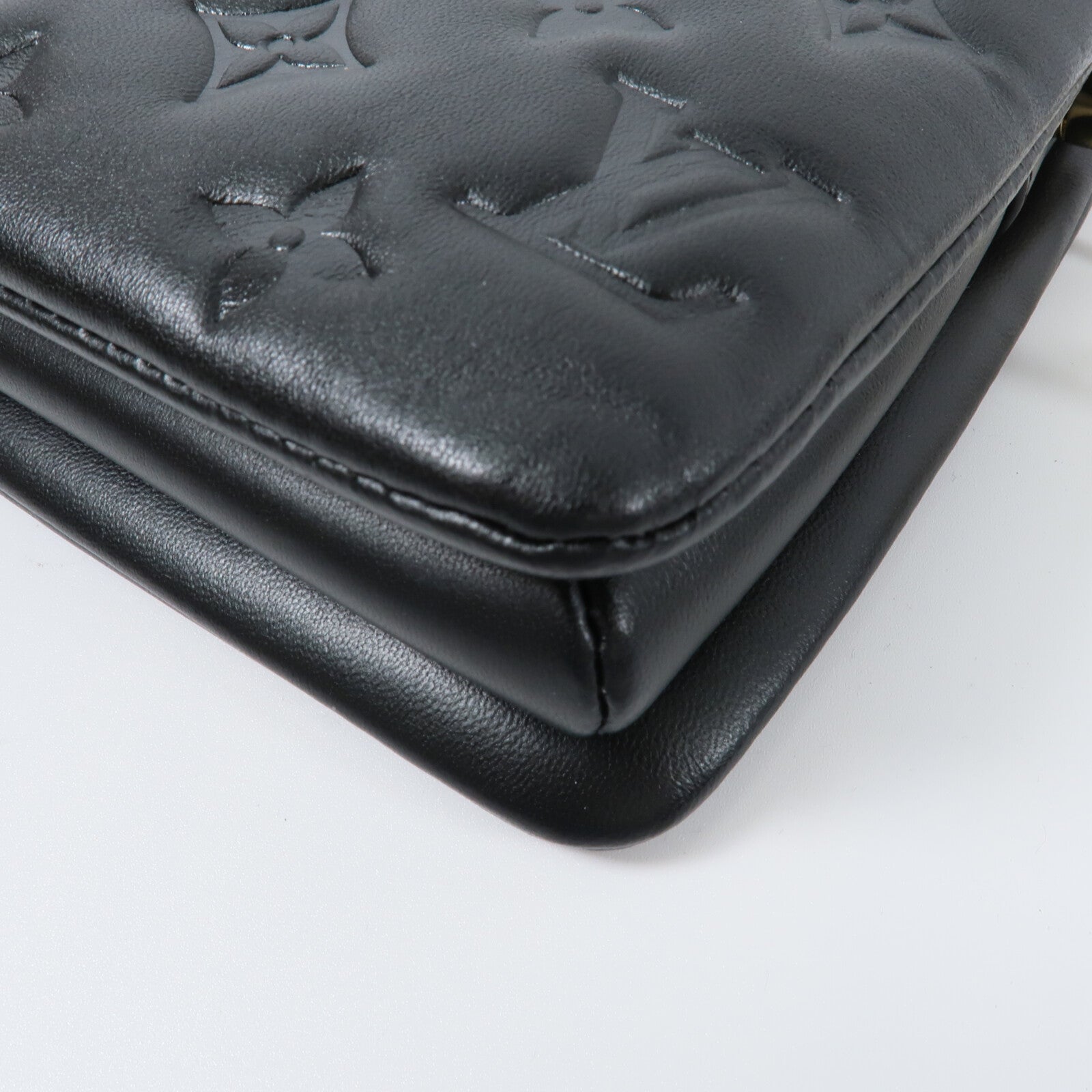 LOUIS VUITTON Monogram Embossed Coussin BB鏈帶手挽肩背兩用袋