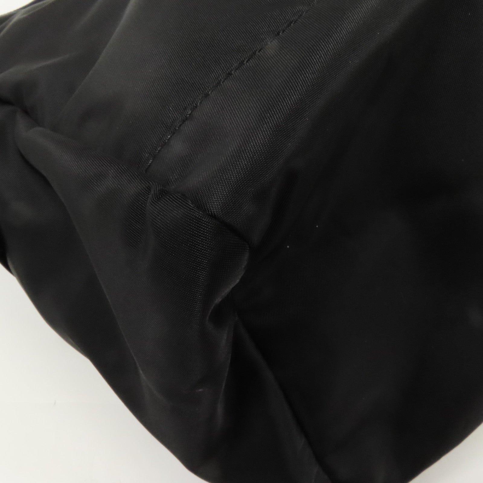 PRADA 尼龍Re-Nylon銀扣肩背袋