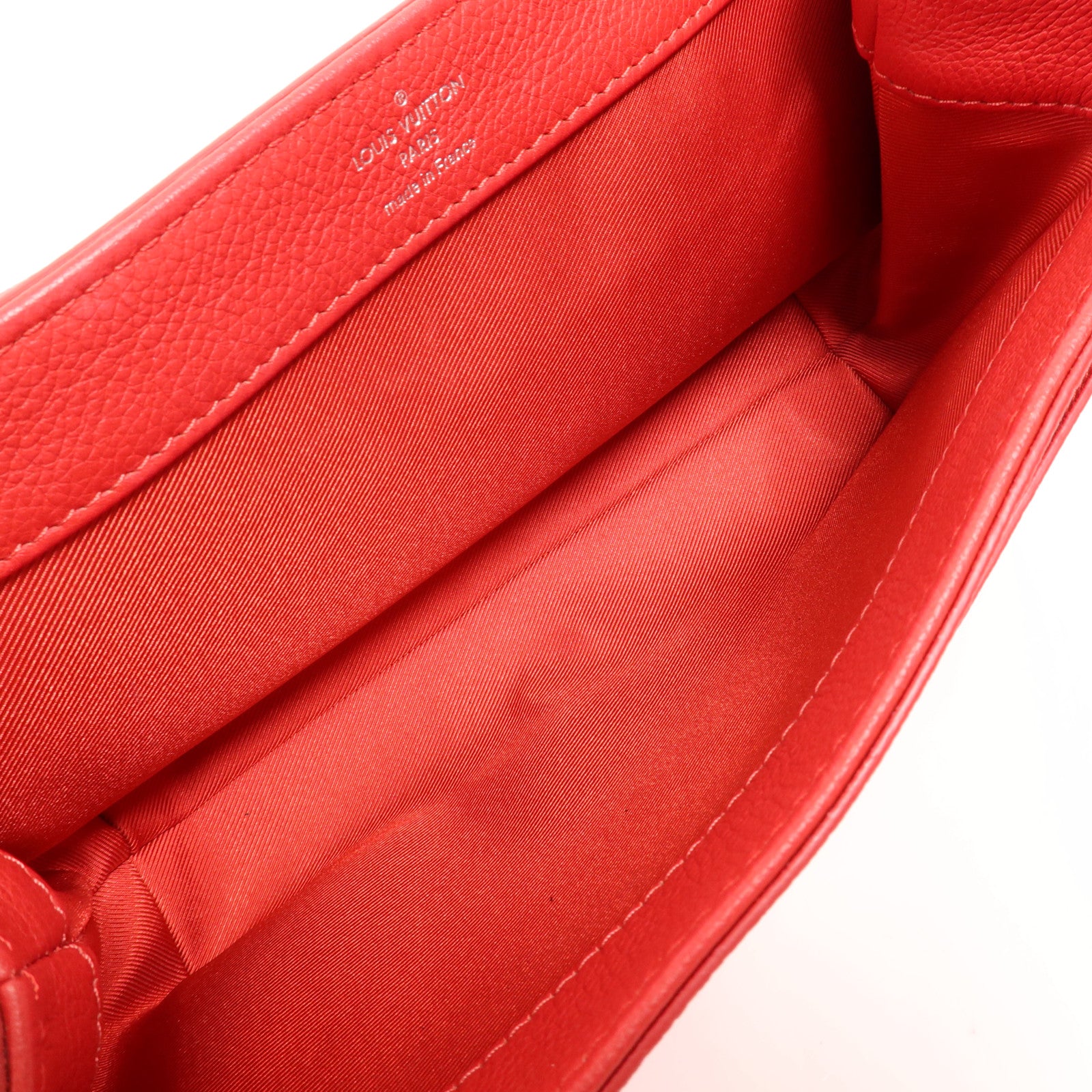 LOUIS VUITTON 牛皮皮革Lock Me II BB銀扣鏈帶手挽肩背兩用袋