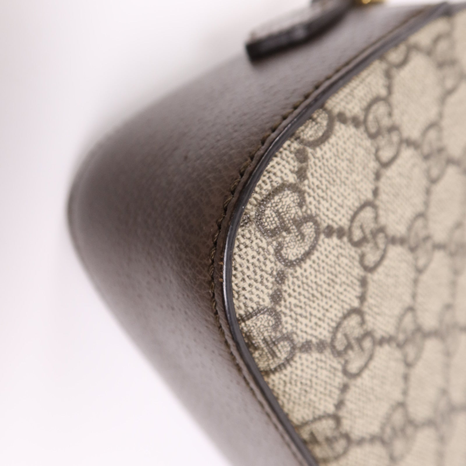 GUCCI 塗層帆布Supreme Messenger金扣肩背袋