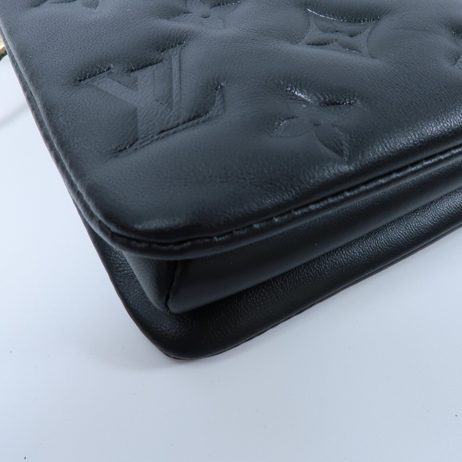 LOUIS VUITTON Monogram Embossed Coussin BB鏈帶手挽肩背兩用袋