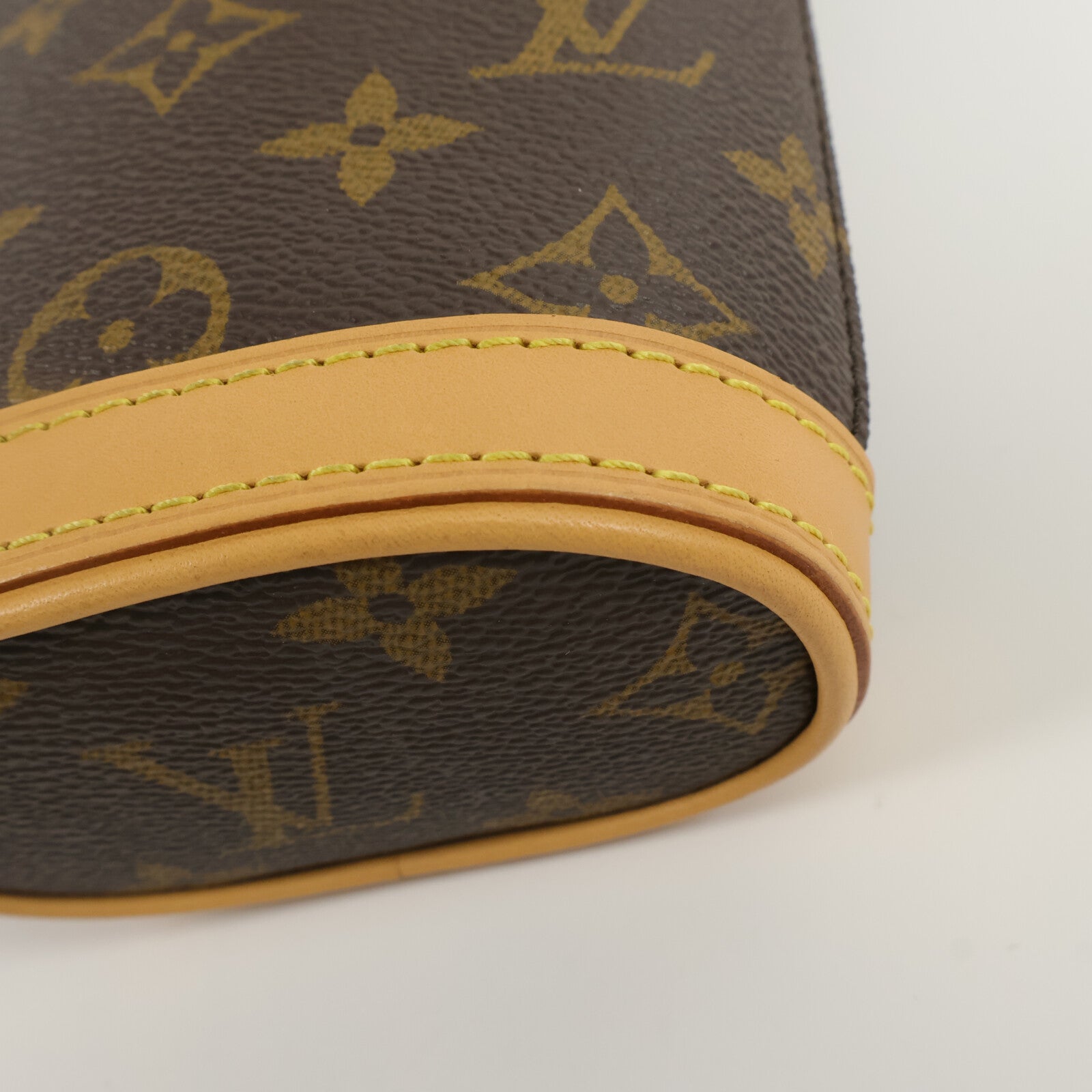 LOUIS VUITTON Monogram Fold Me Pouch肩背袋