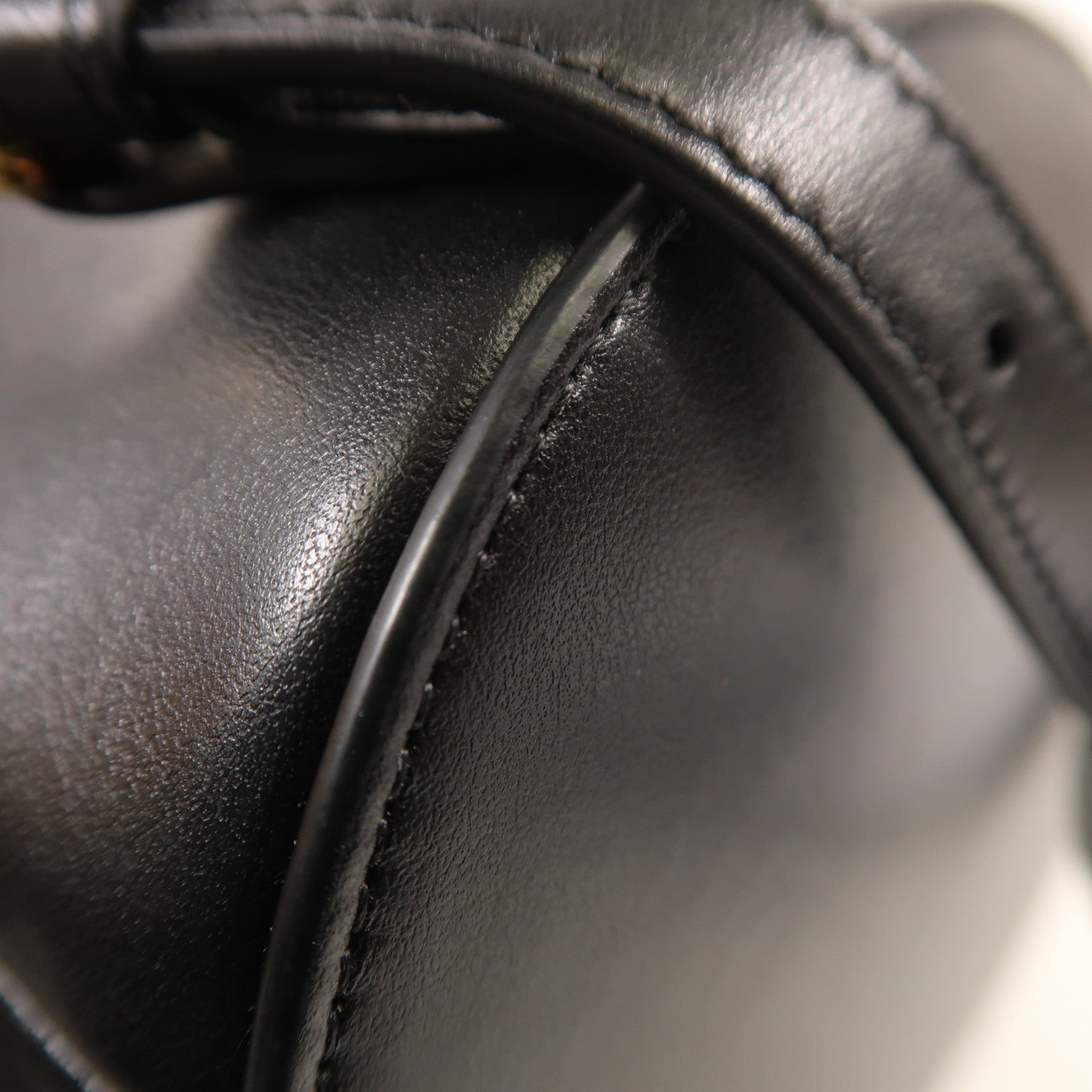 CELINE 牛皮皮革Bonnie金扣背包