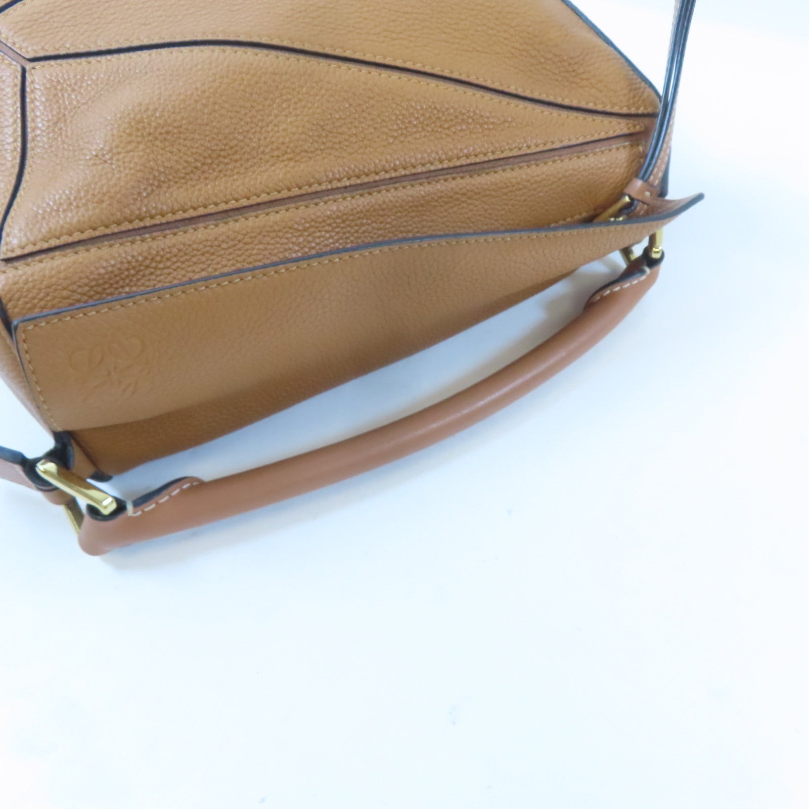 LOEWE 牛皮皮革Puzzle Small金扣手挽肩背兩用袋啡色