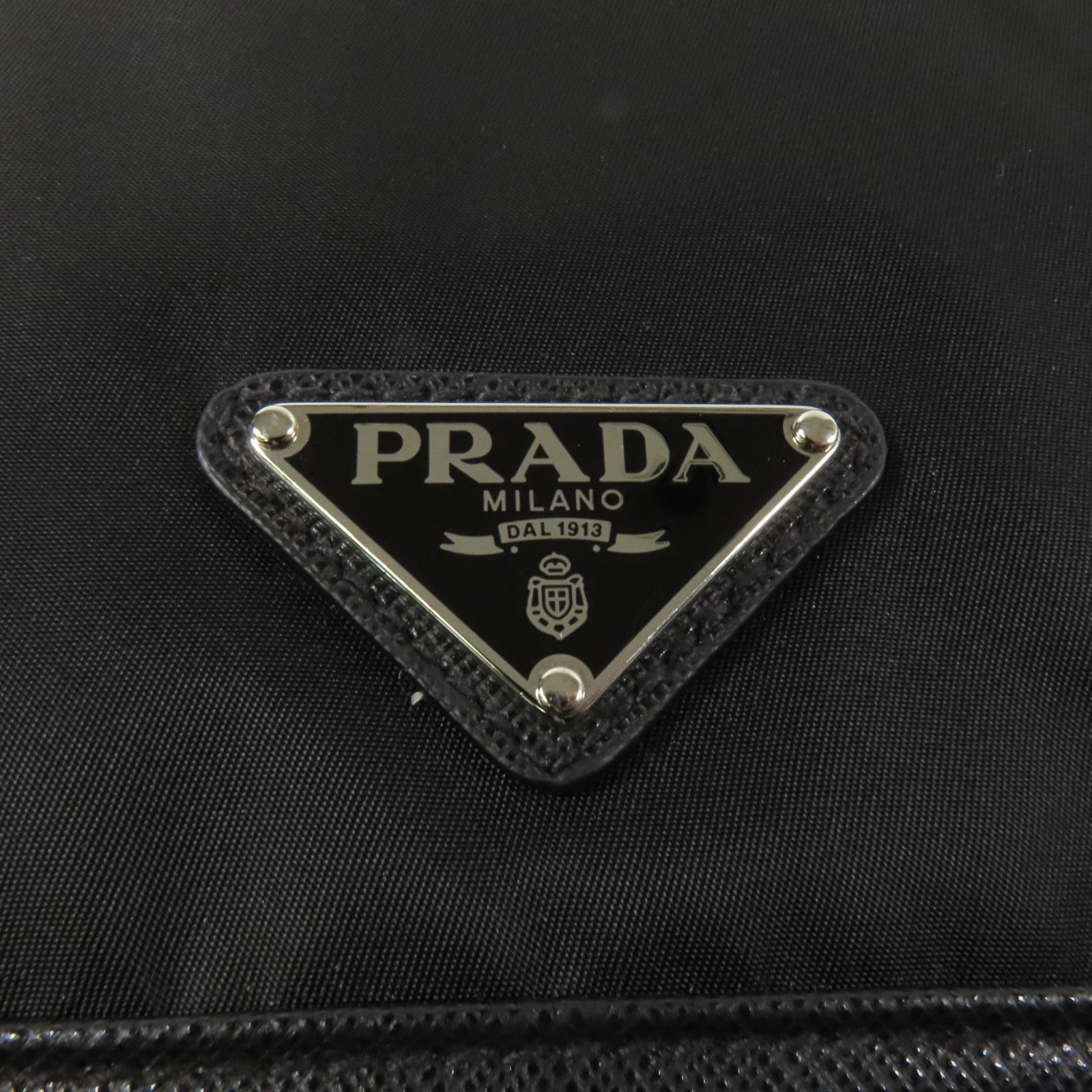 PRADA 尼龍Re-Nylon銀扣肩背袋