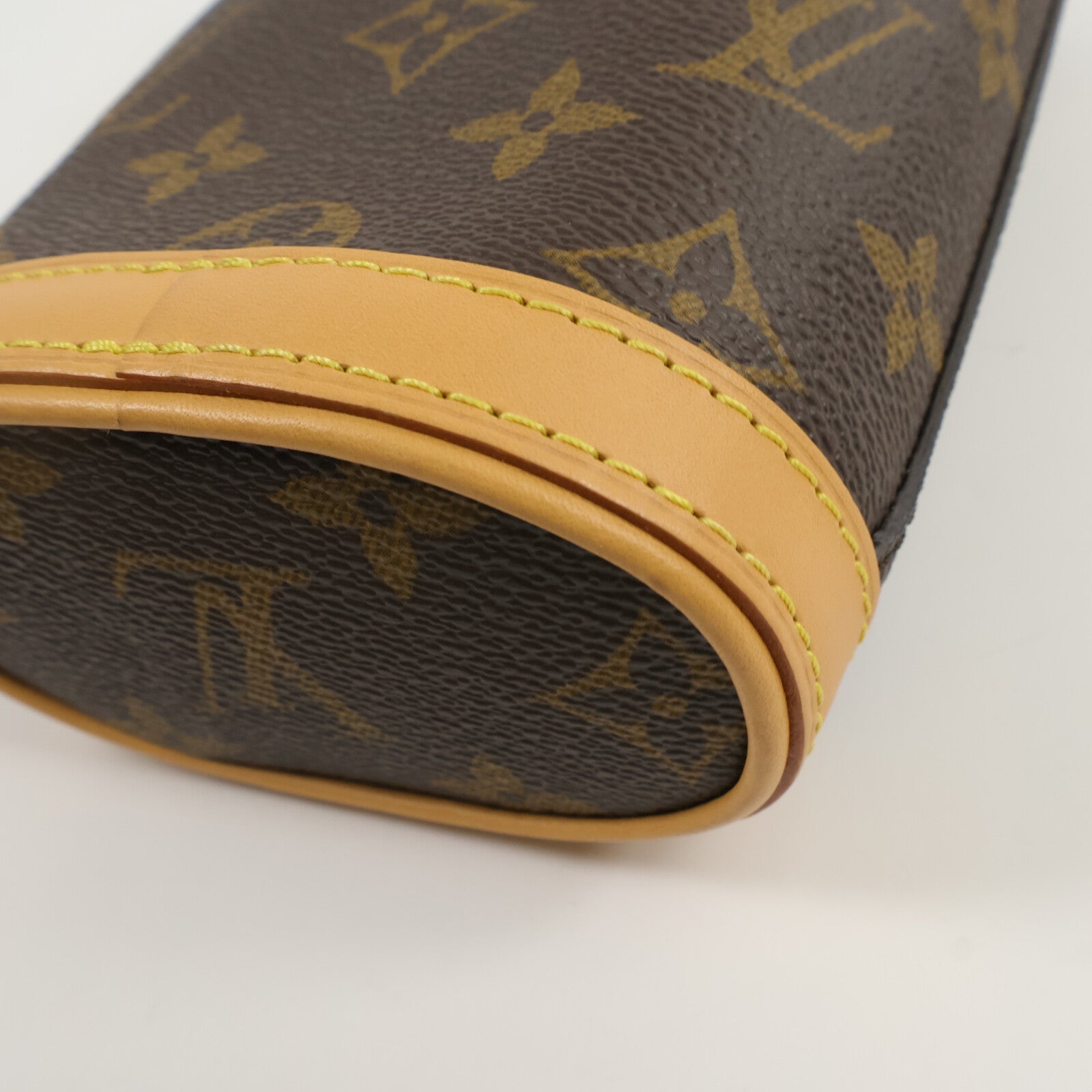 LOUIS VUITTON Monogram Fold Me Pouch肩背袋