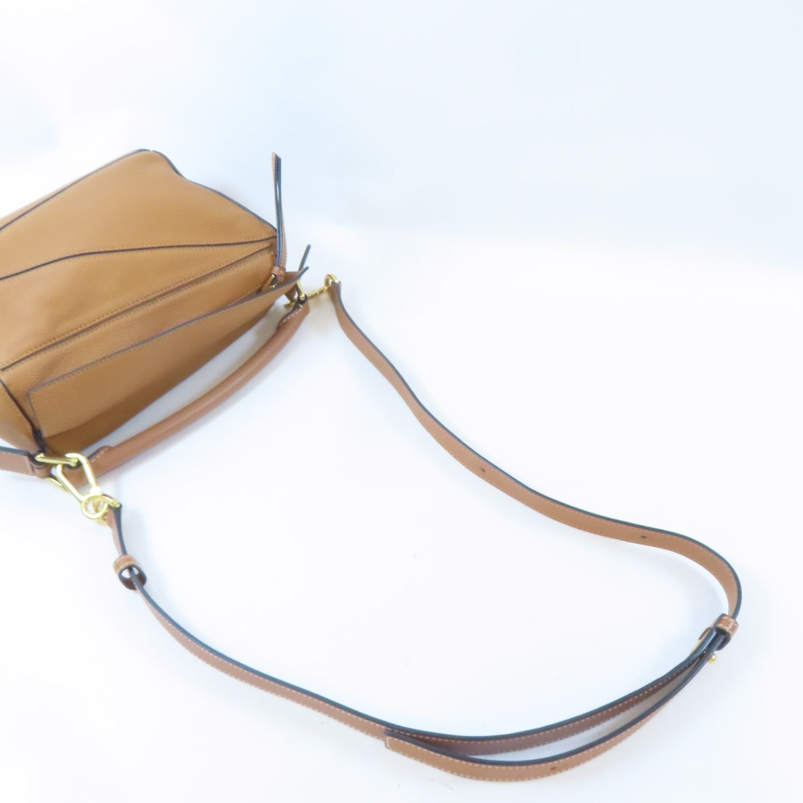 LOEWE 牛皮皮革Puzzle Small金扣手挽肩背兩用袋啡色