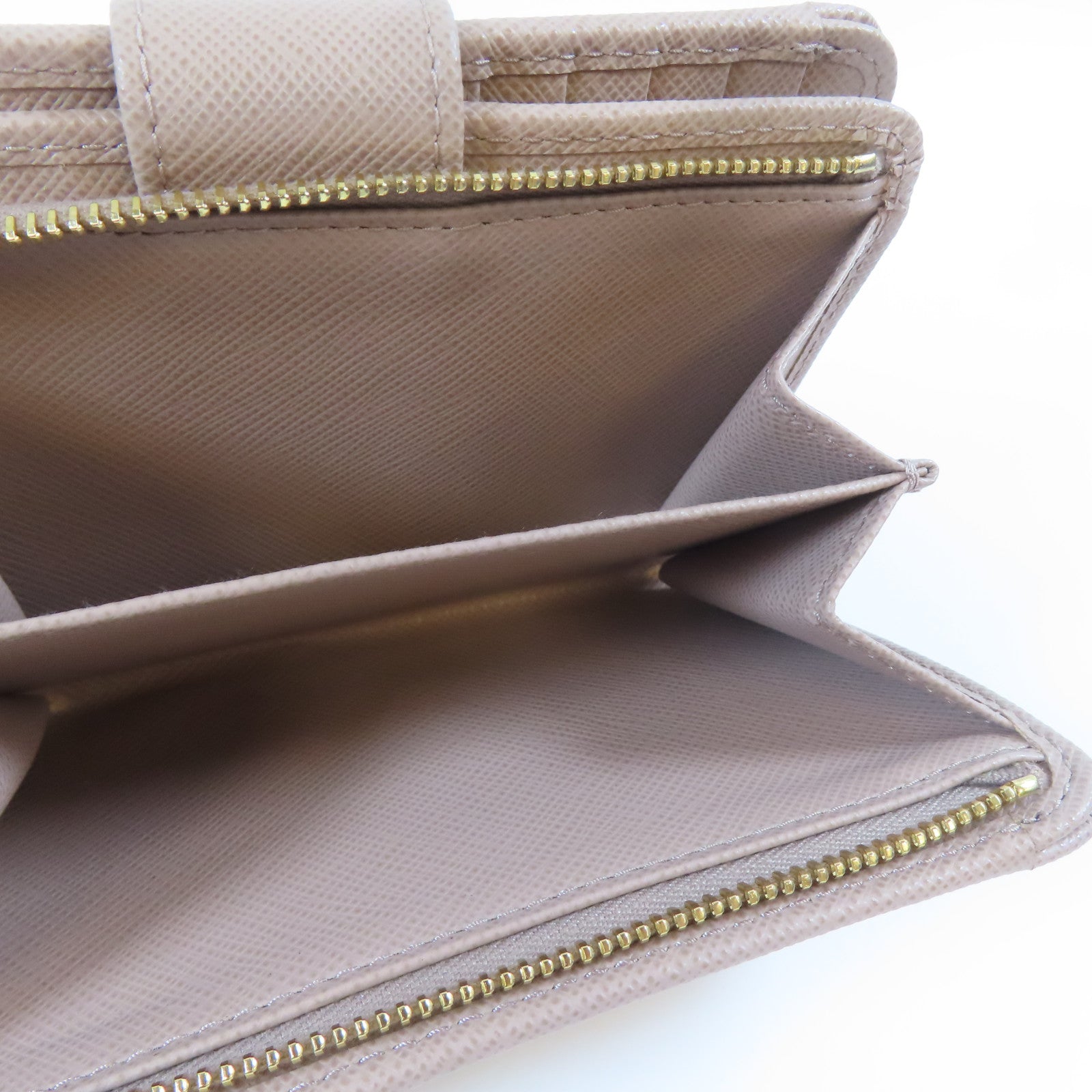 PRADA 牛皮皮革Wallet金扣錢包米色