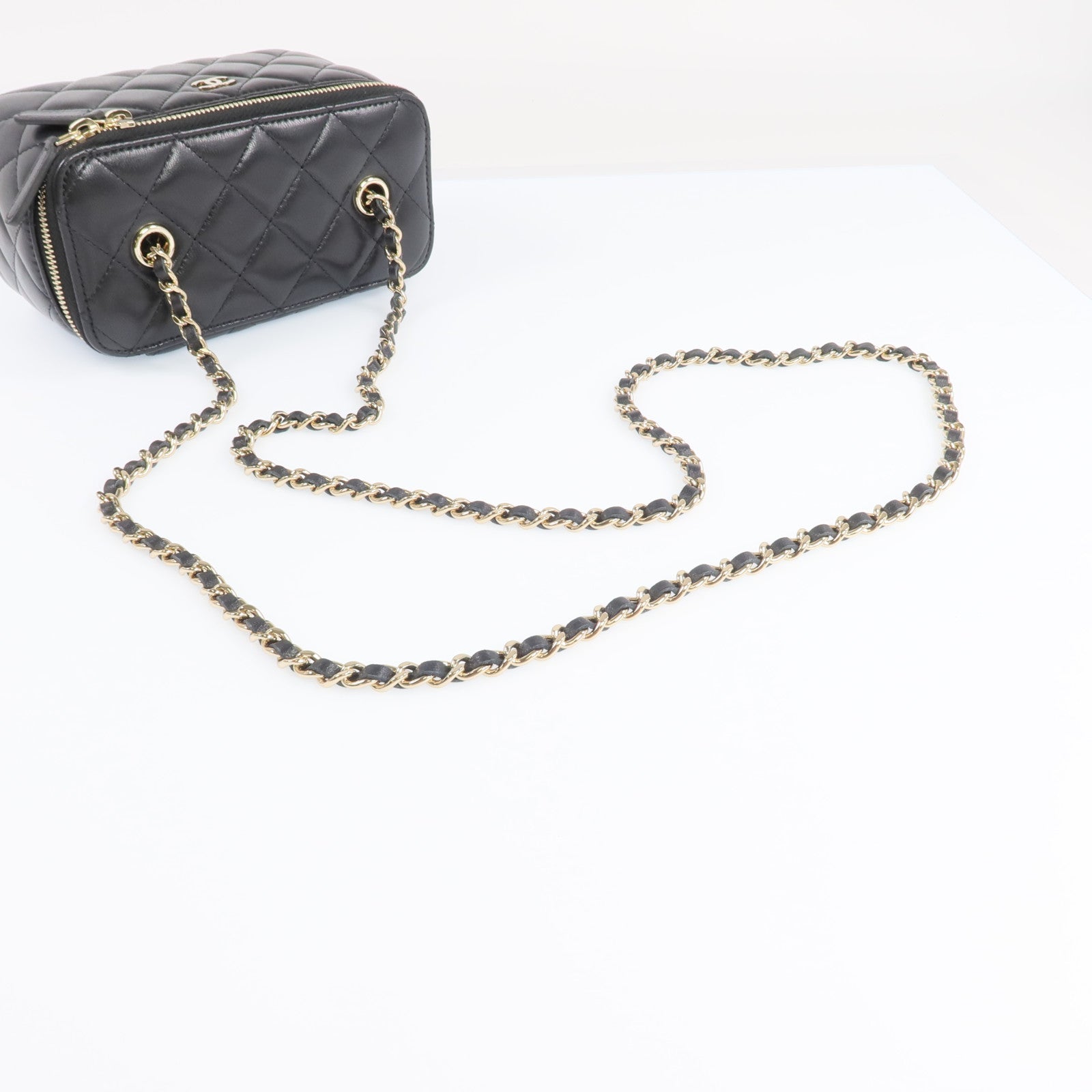 CHANEL 羊皮皮革Vanity Case金扣鏈帶肩背袋