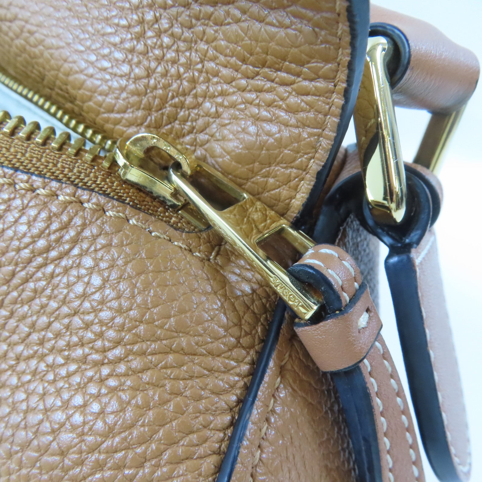 LOEWE 牛皮皮革Puzzle Small金扣手挽肩背兩用袋啡色